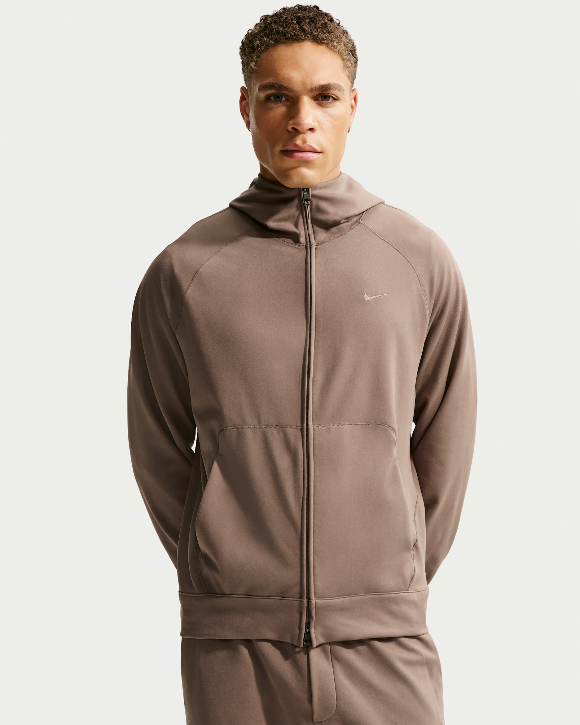 Sudadera con gorro de alto rendimiento Dri-FIT de cierre completo con protección contra los rayos UV para hombre Nike Primary NanoKnit - Marrón visón/Marrón visón