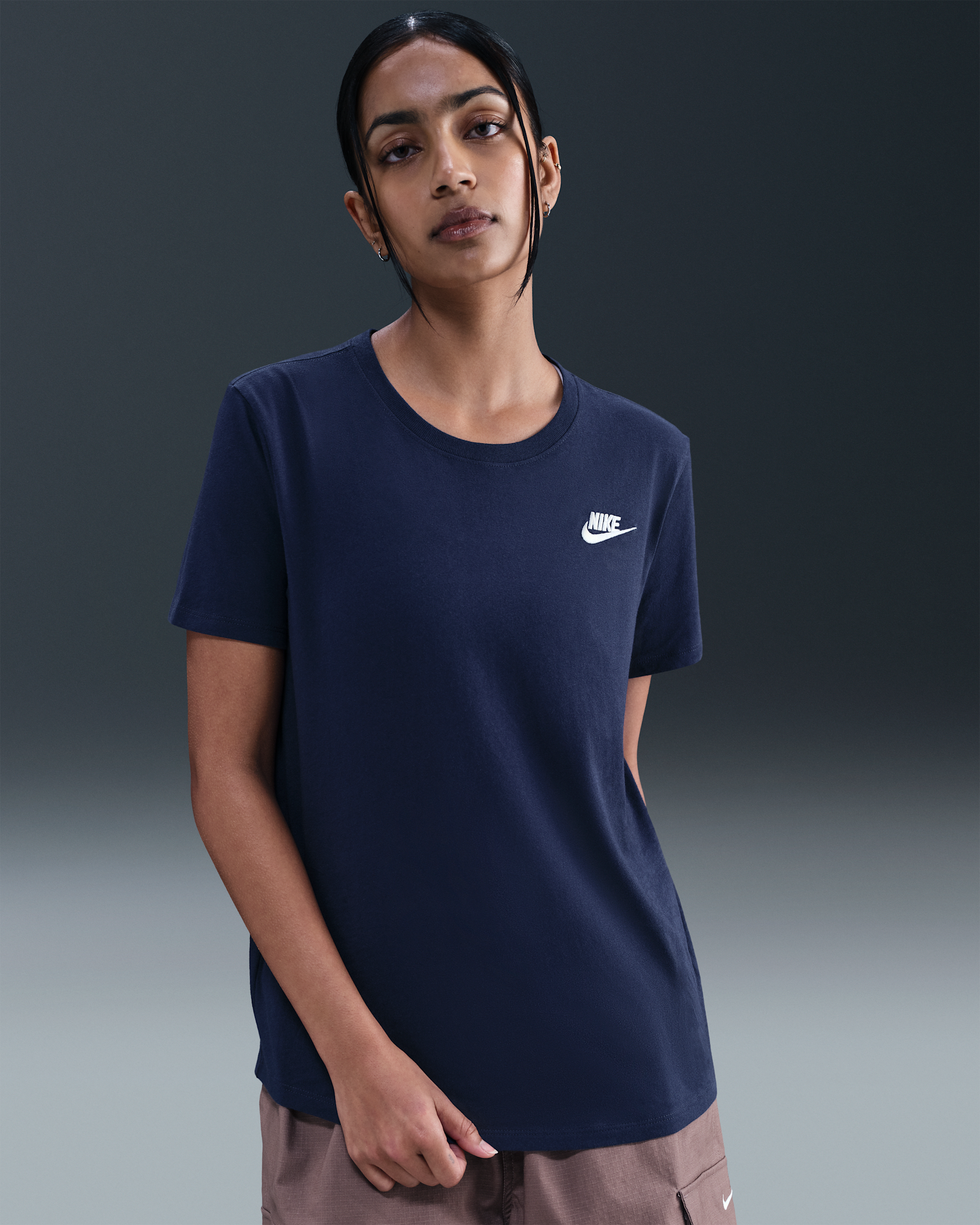 Nike Sportswear Club Essentials Women's T-Shirt - Midnight Navy/Sail
