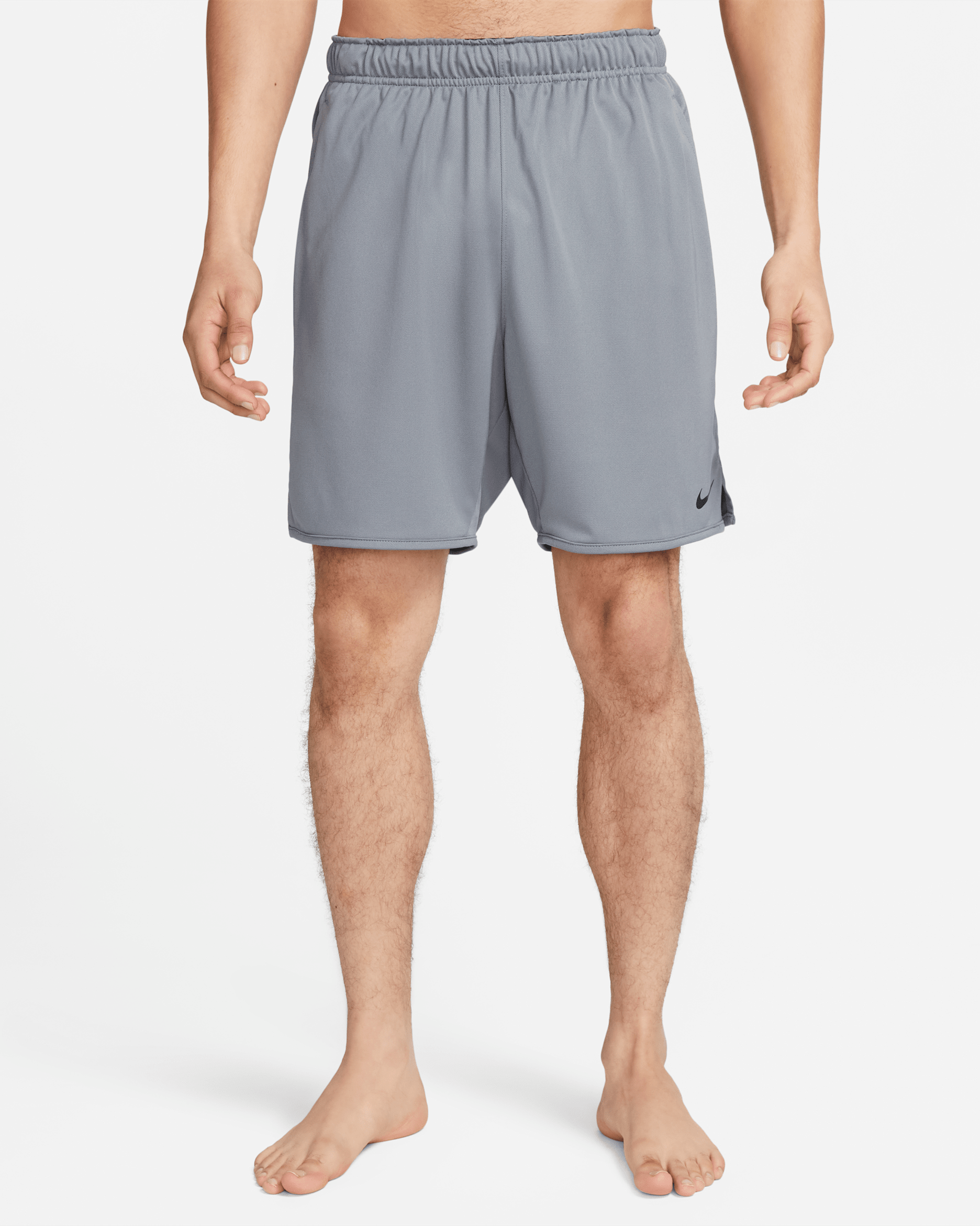 Shorts versátiles Dri-FIT de 18 cm sin forro para hombre Nike Totality - Gris humo/Negro/Gris humo/Negro