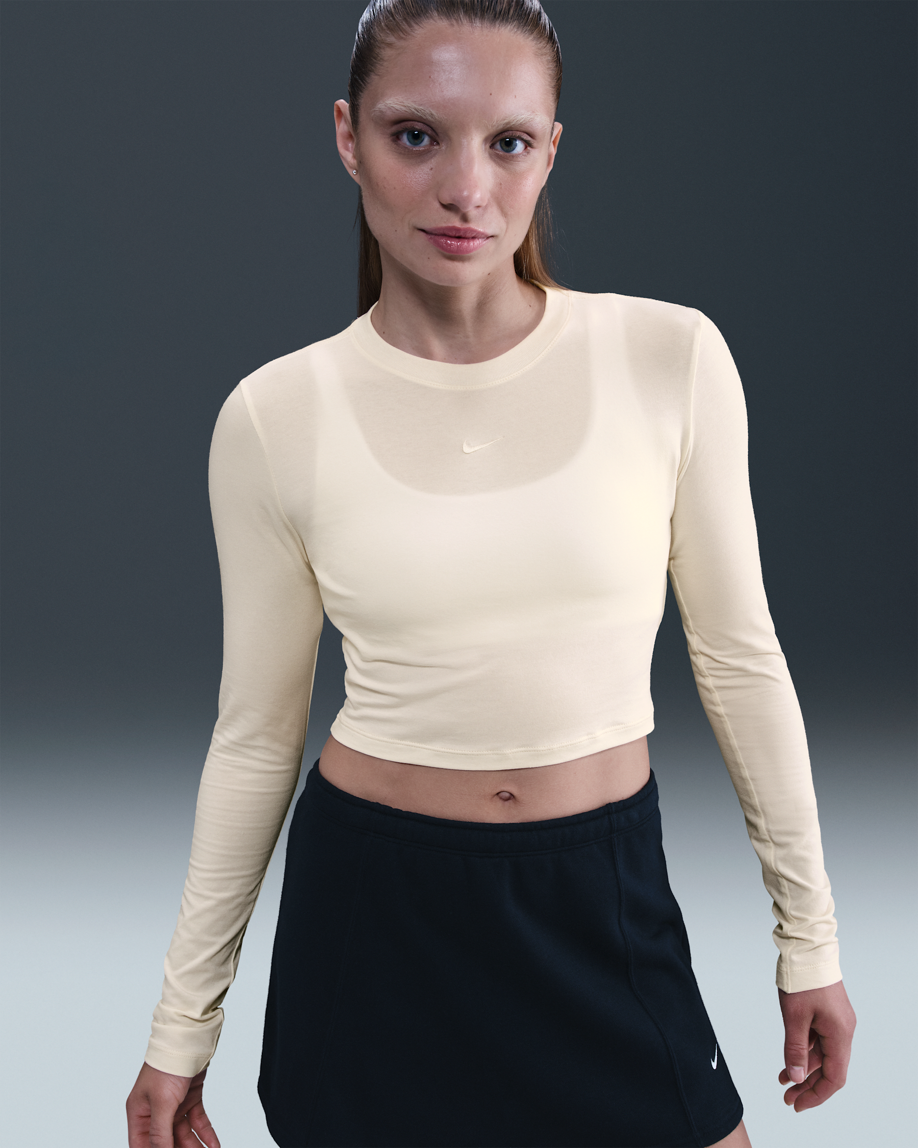 Playera de manga larga slim cropped para mujer Nike Sportswear Chill Knit - Marfil pálido