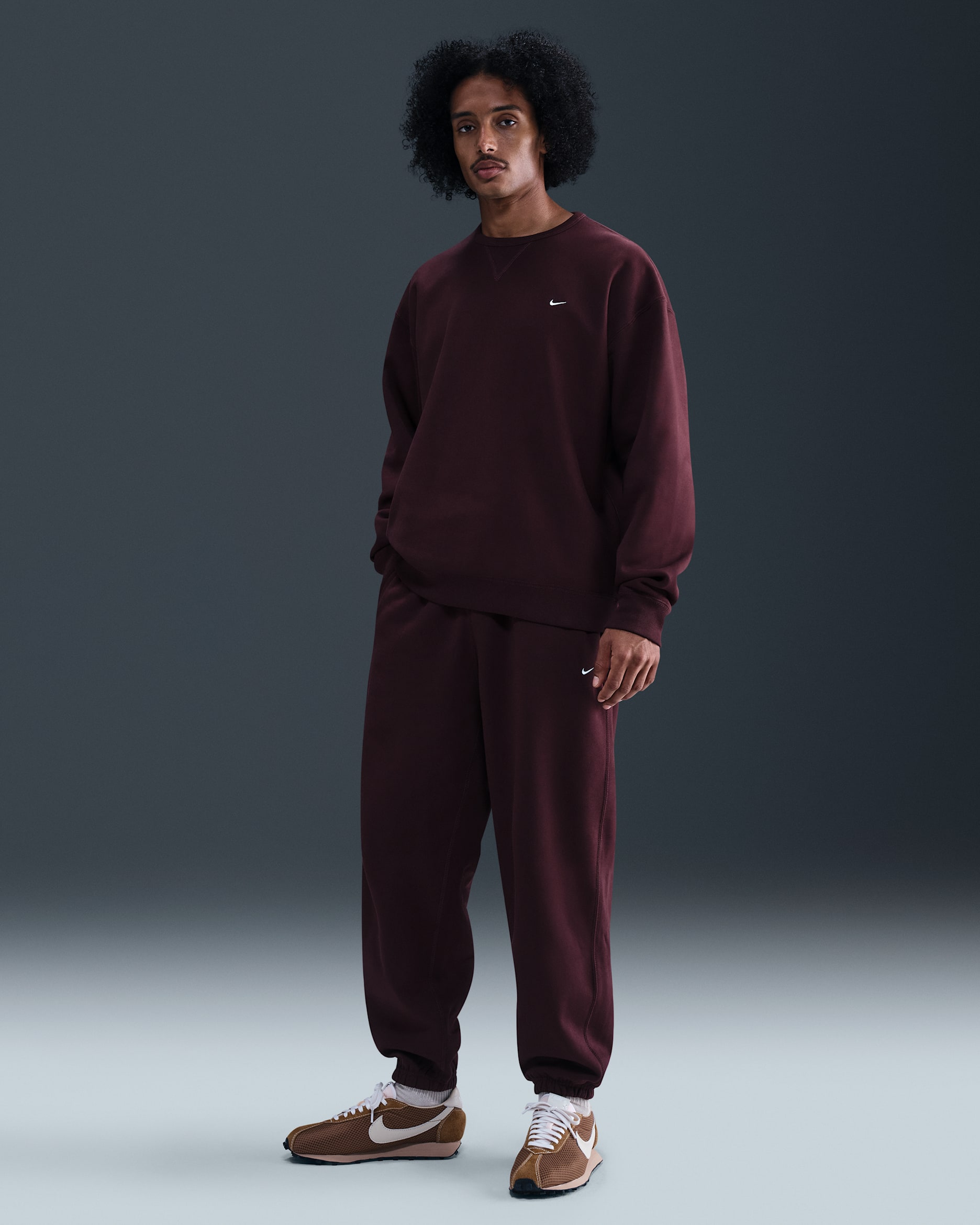 Nike Solo Swoosh Men's Cuffed Fleece Trousers - Burgundy Crush/Burgundy Crush/White