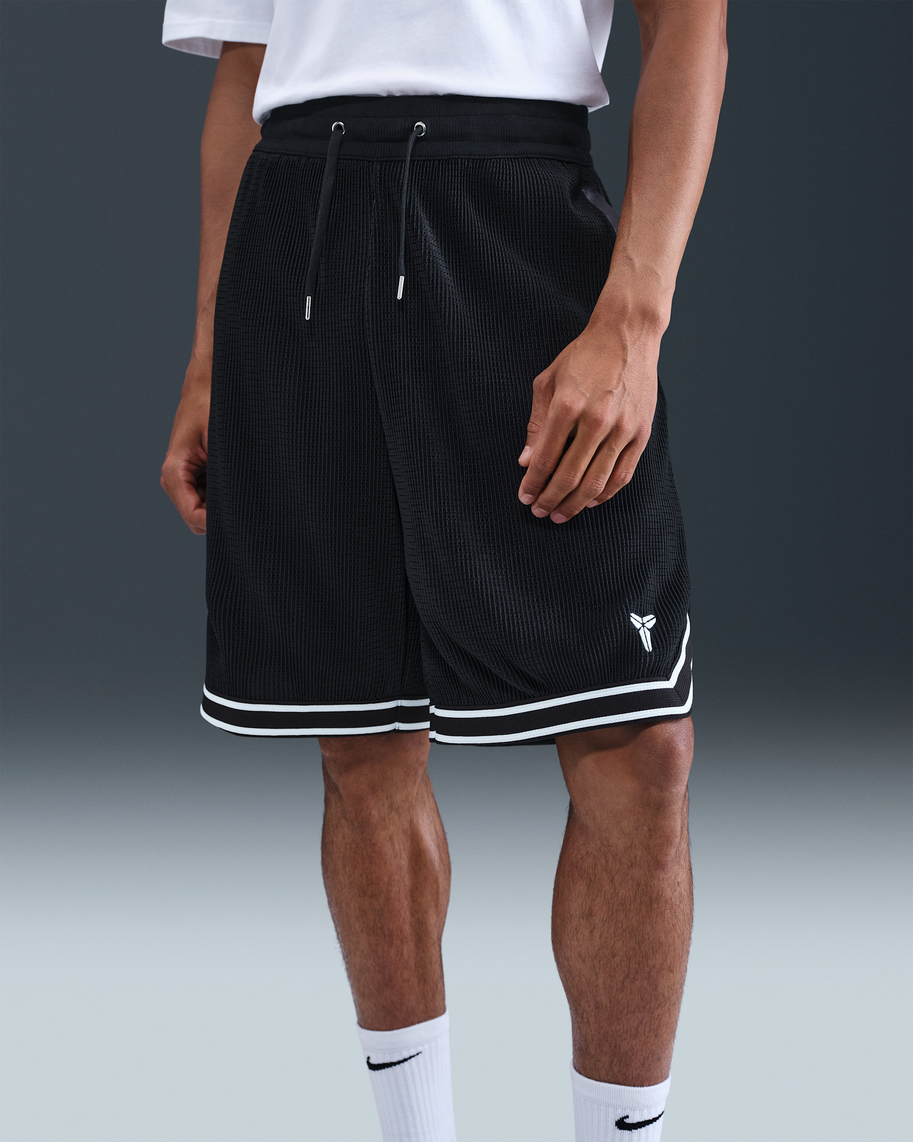 Kobe Basketballshorts mit Falten (Herren) - Schwarz/Weiß