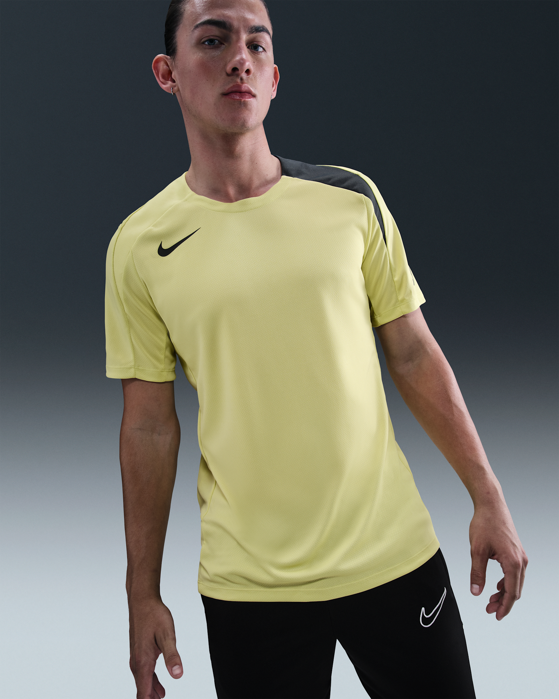 Playera de fútbol Dri-FIT para hombre Nike Strike - Luz de calcio/Luz de calcio/Alga/Negro