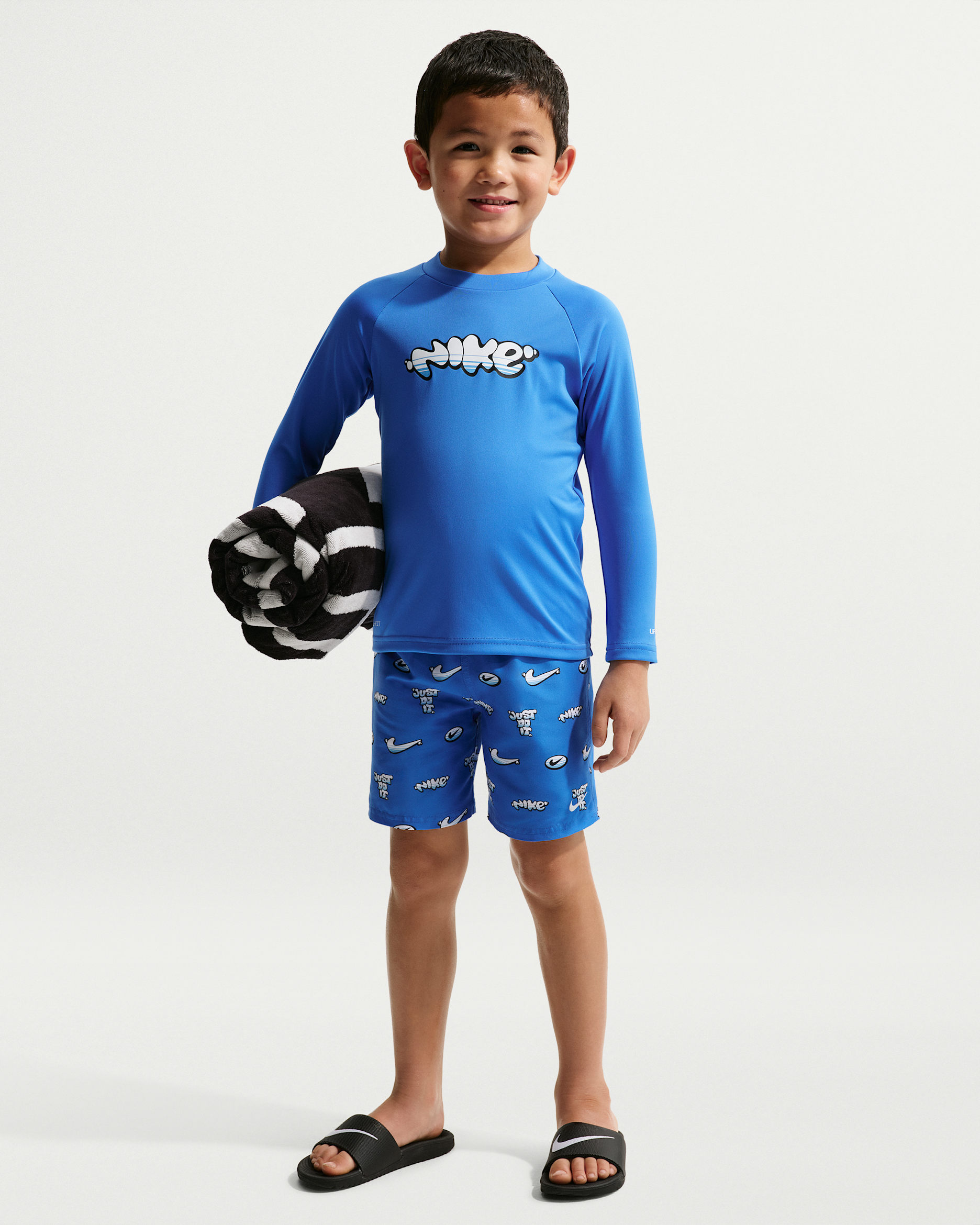 Playera de manga larga Dri-FIT con protección UV para niño talla pequeña Nike Swim Hydroguard Essential - Azul cristal/Polvo fotón/Azul universitario/Blanco