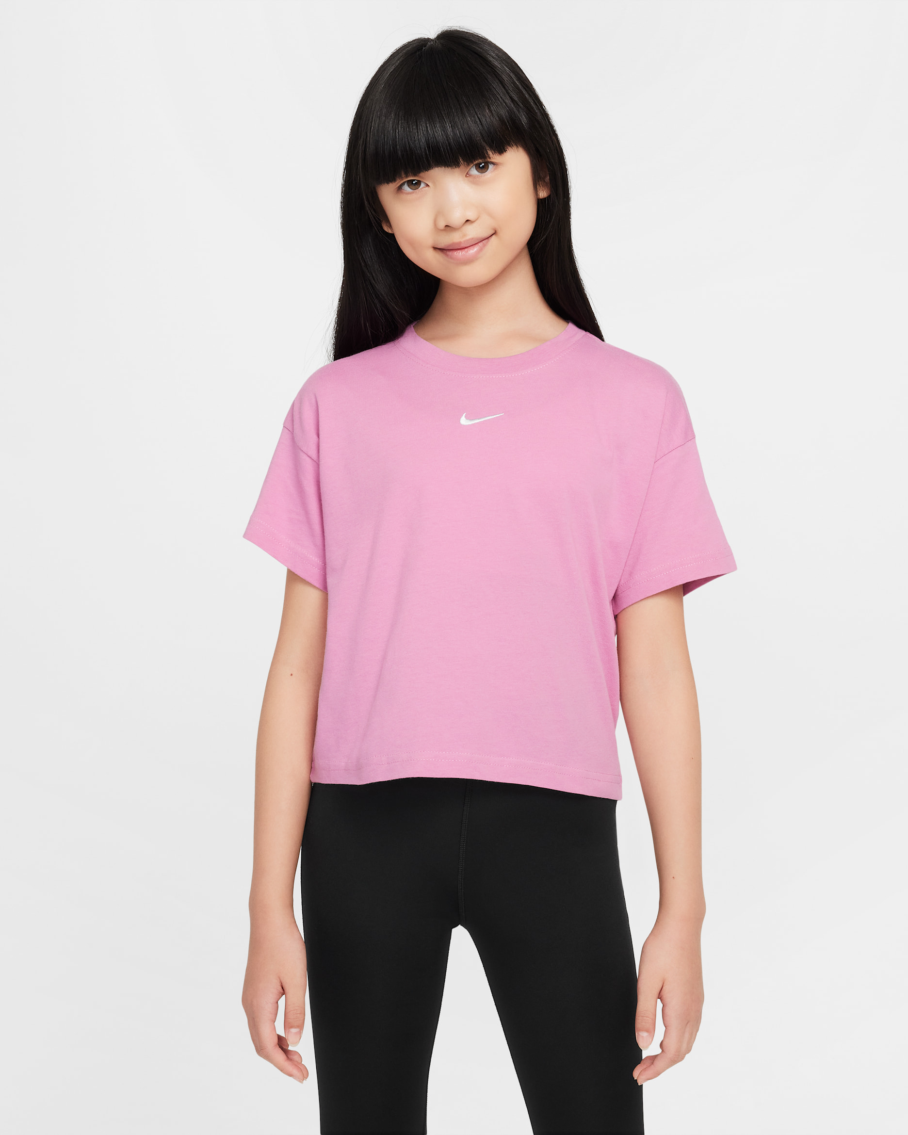 เสื้อยืดเด็กโต Nike Sportswear Essential (หญิง) - Magic Flamingo