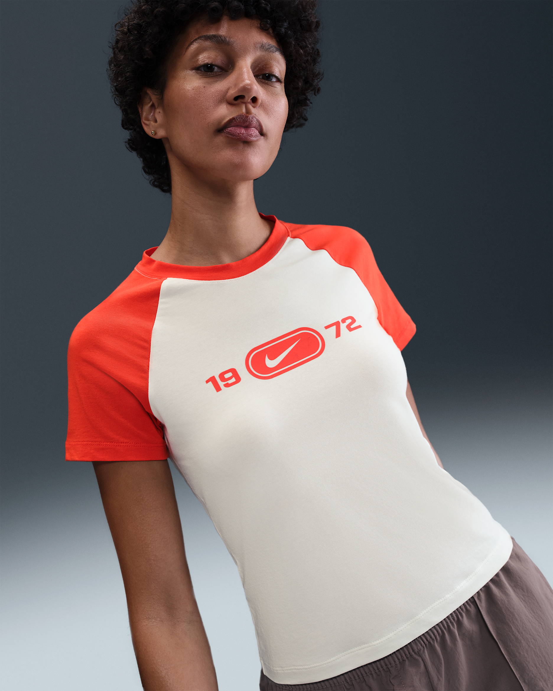 Nike Sportswear Chill Knit Women's Slim Graphic T-Shirt - Sail/Picante Red