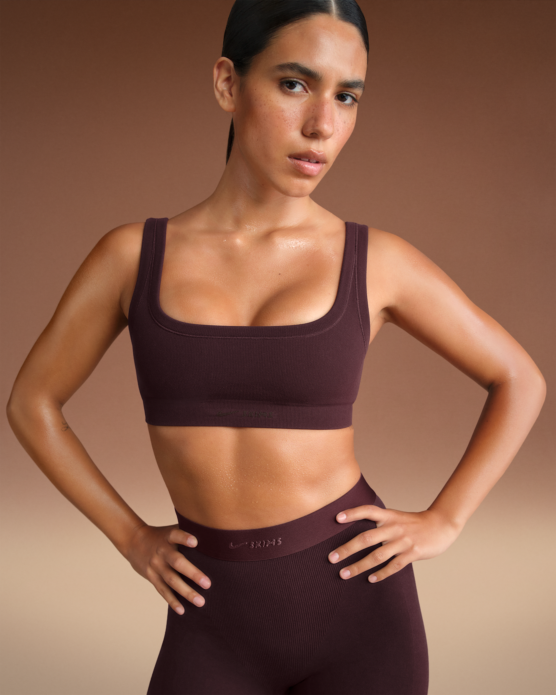 NikeSKIMS Vintage Seamless Women's Scoop Bra - NSKM CURRANT