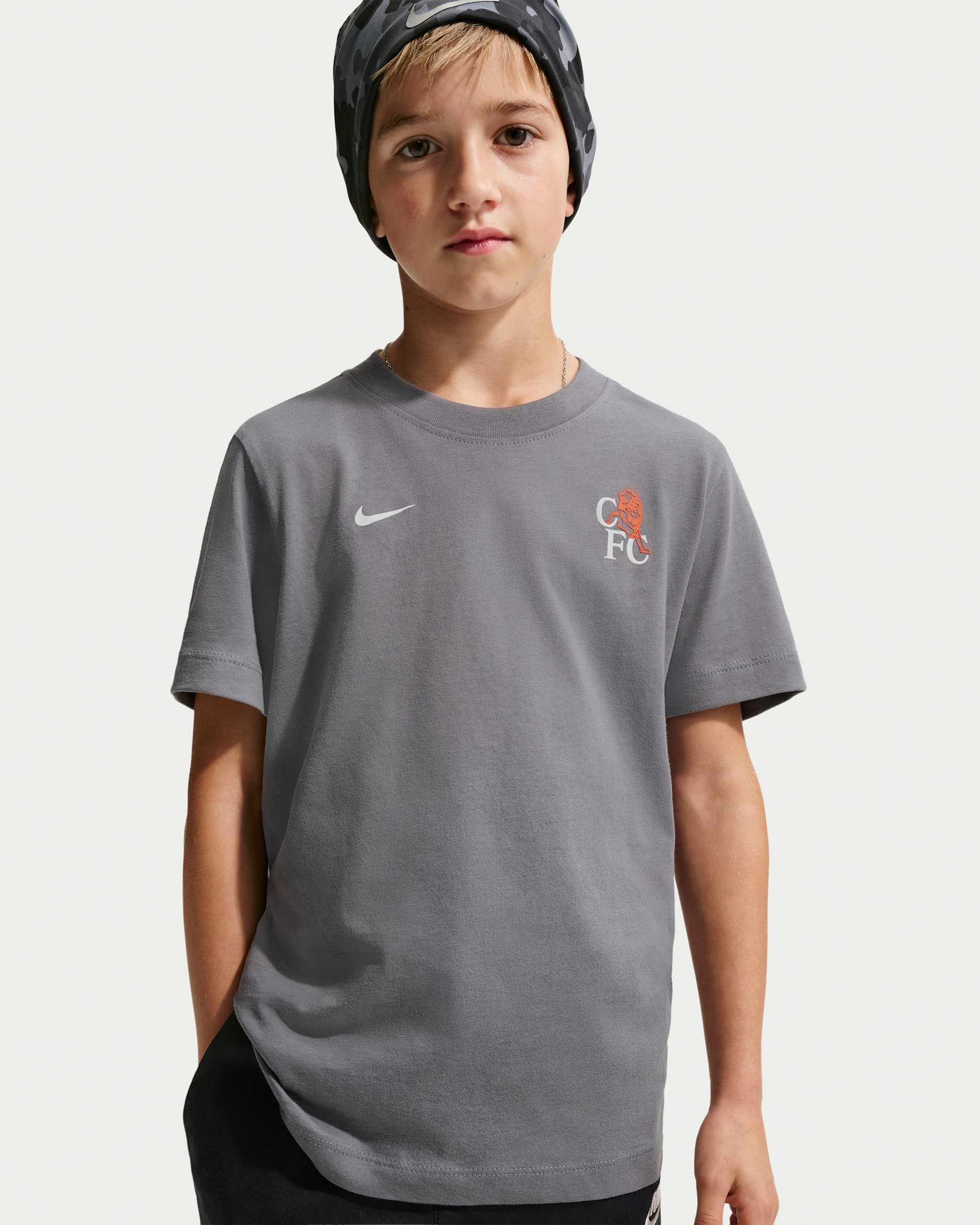 Chelsea F.C. Older Kids' Nike Football T-Shirt - Cool Grey