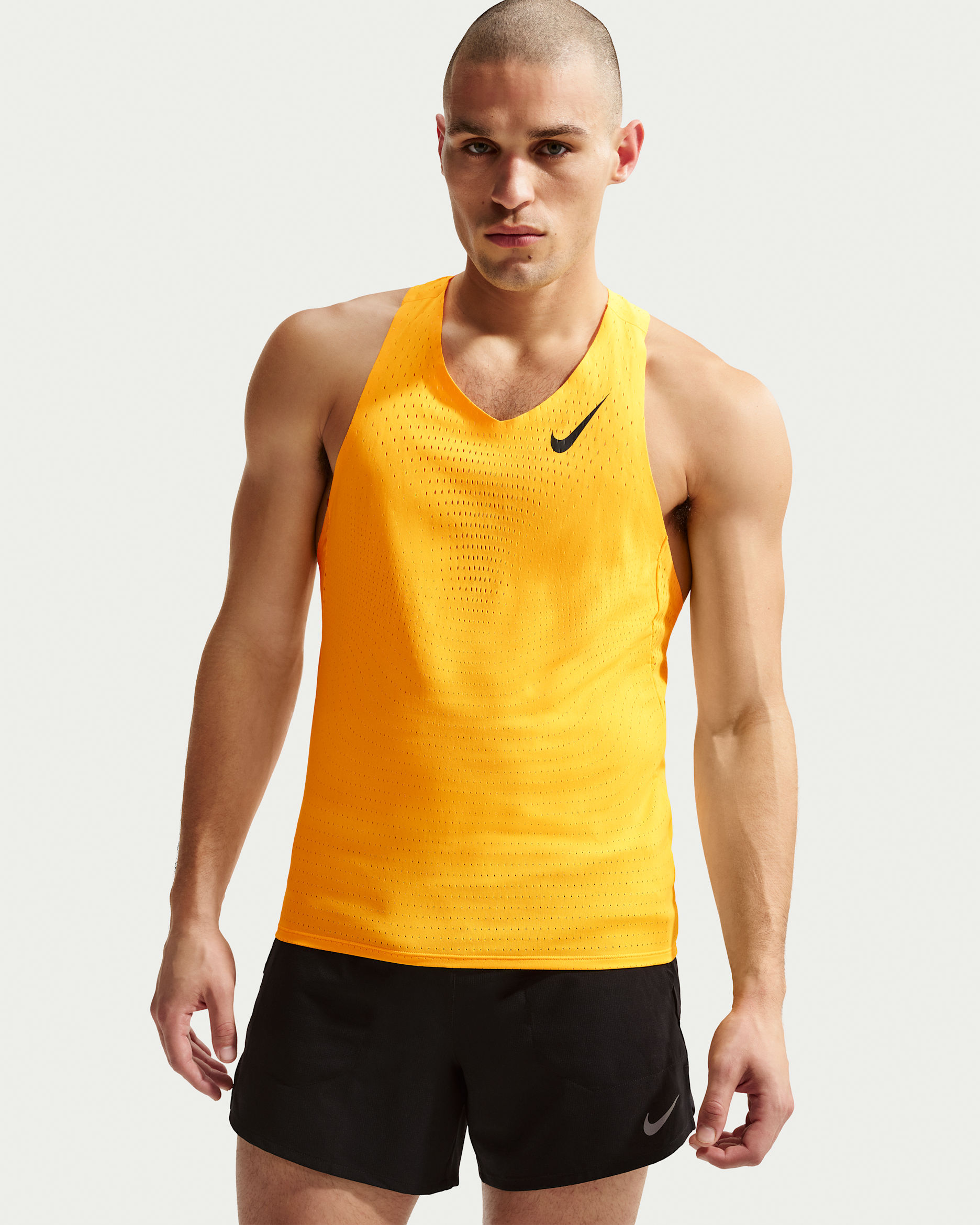 Camiseta sin mangas de correr Dri-FIT ADV para hombre Nike AeroSwift - Naranja láser/Negro