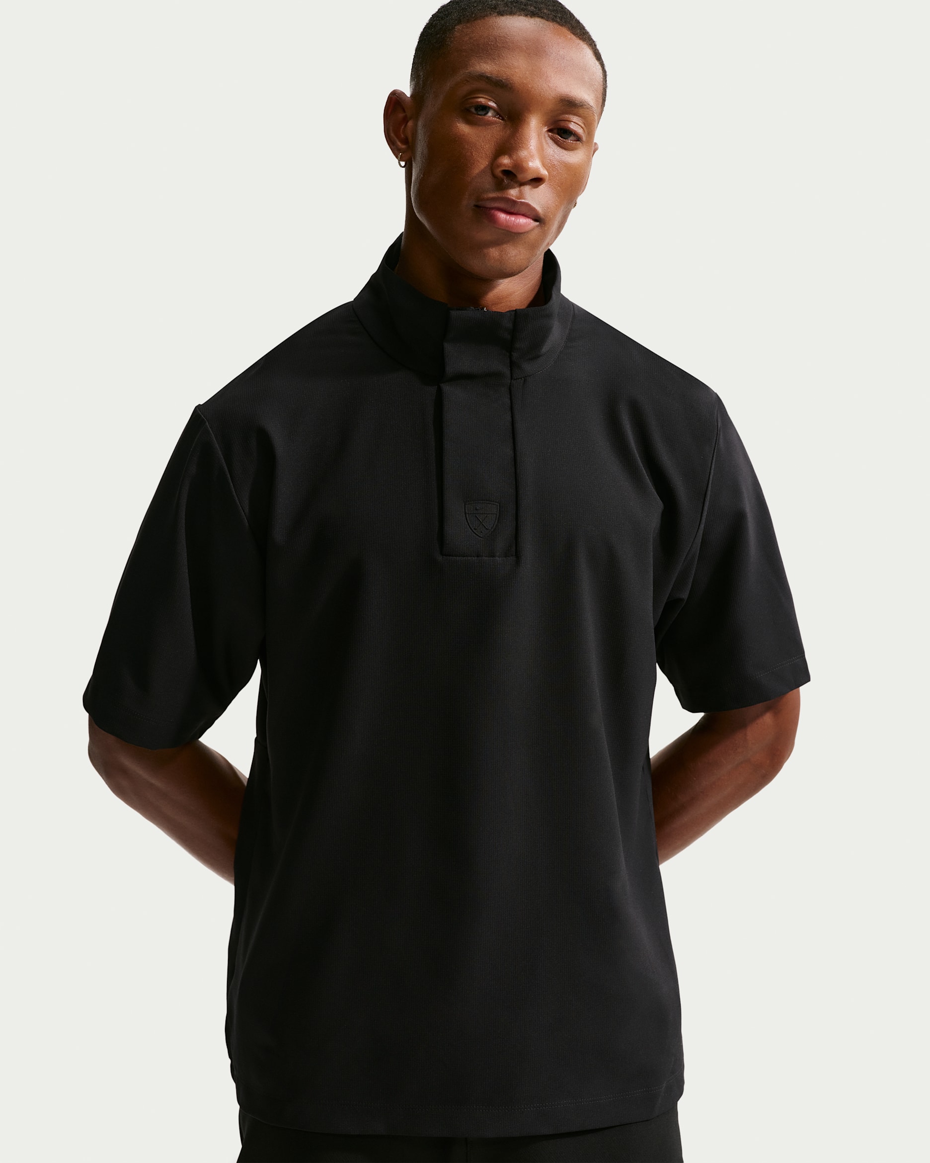 Playera cortavientos de golf de manga corta y ajuste holgado Dri-FIT para hombre Nike Tailored Performance - Negro/Negro/Negro