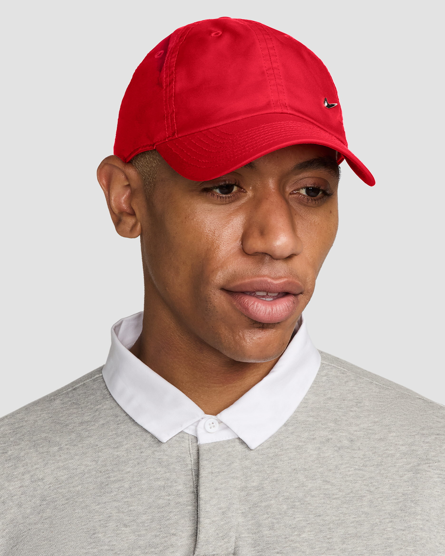 Nike Dri-FIT Club Unstructured Metal Swoosh Cap - University Red/Metallic Silver