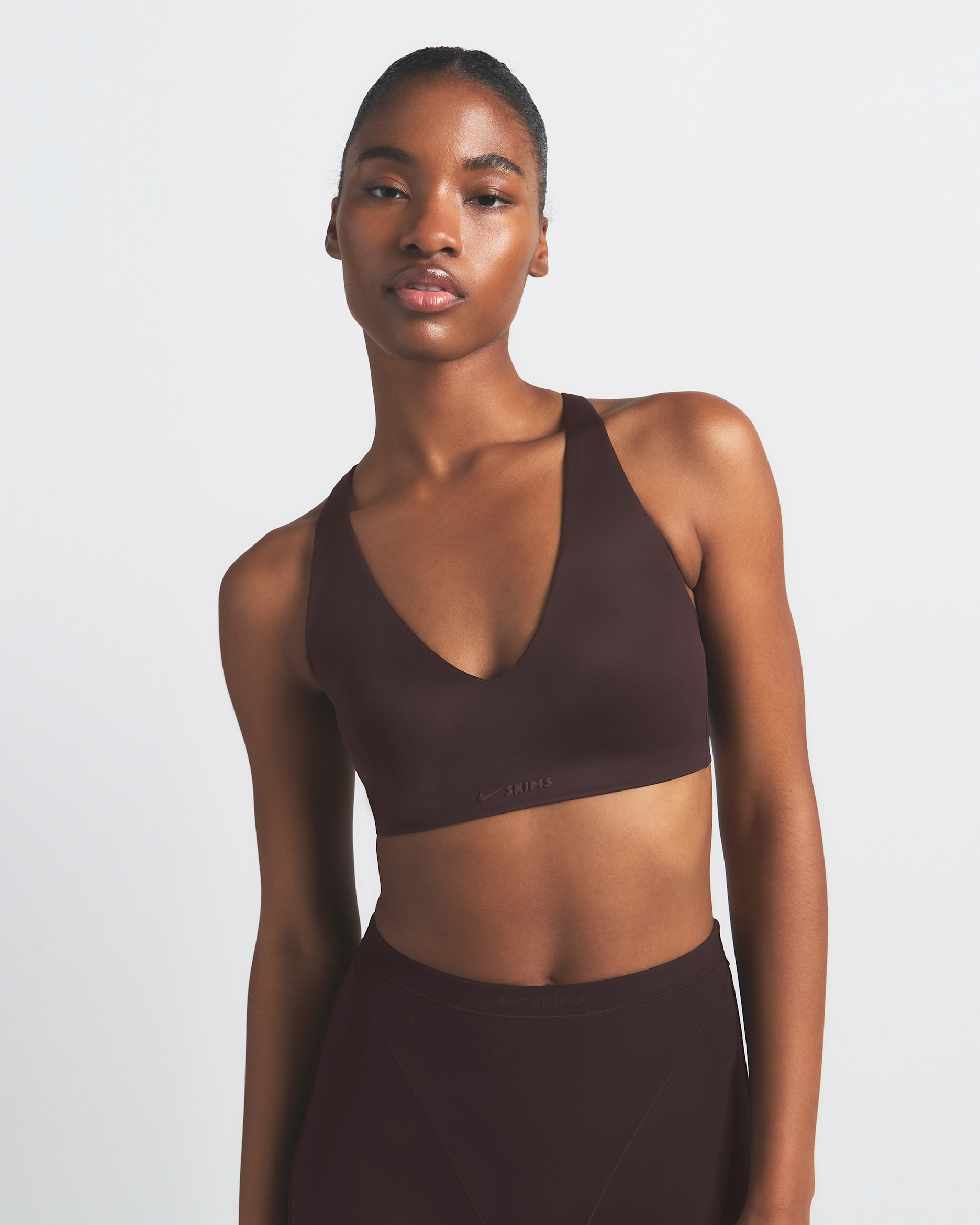 NikeSKIMS Shine Women's V-Neck Bra - NSKM PHOENIX