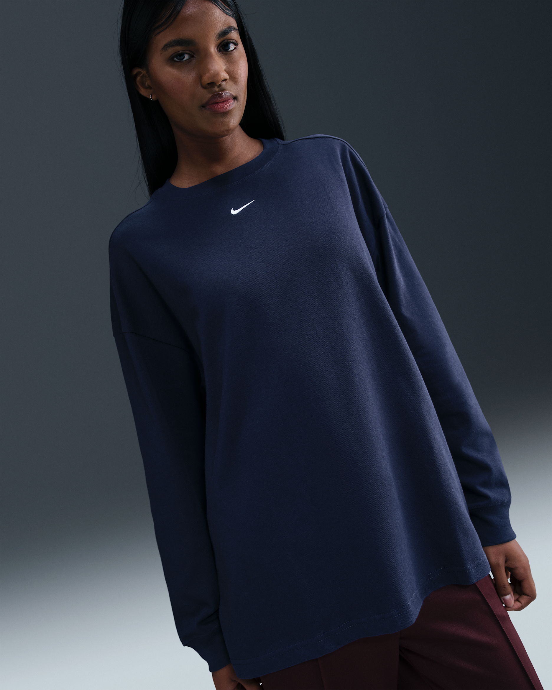 Playera de manga larga oversized para mujer Nike Sportswear Essential - Azul marino medianoche