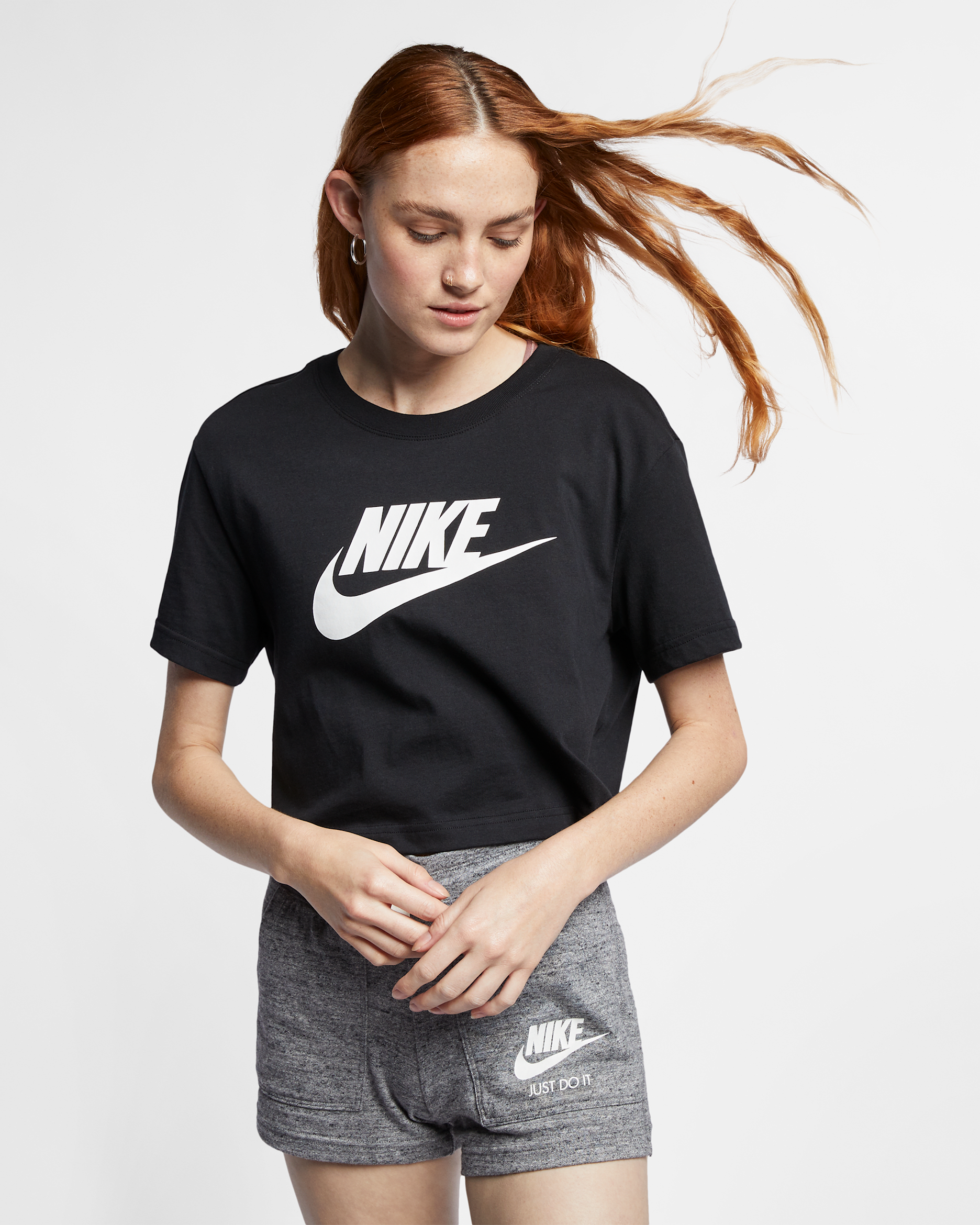 ナイキ スポーツウェア エッセンシャル ウィメンズ クロップド Tシャツ - ブラック/ホワイト