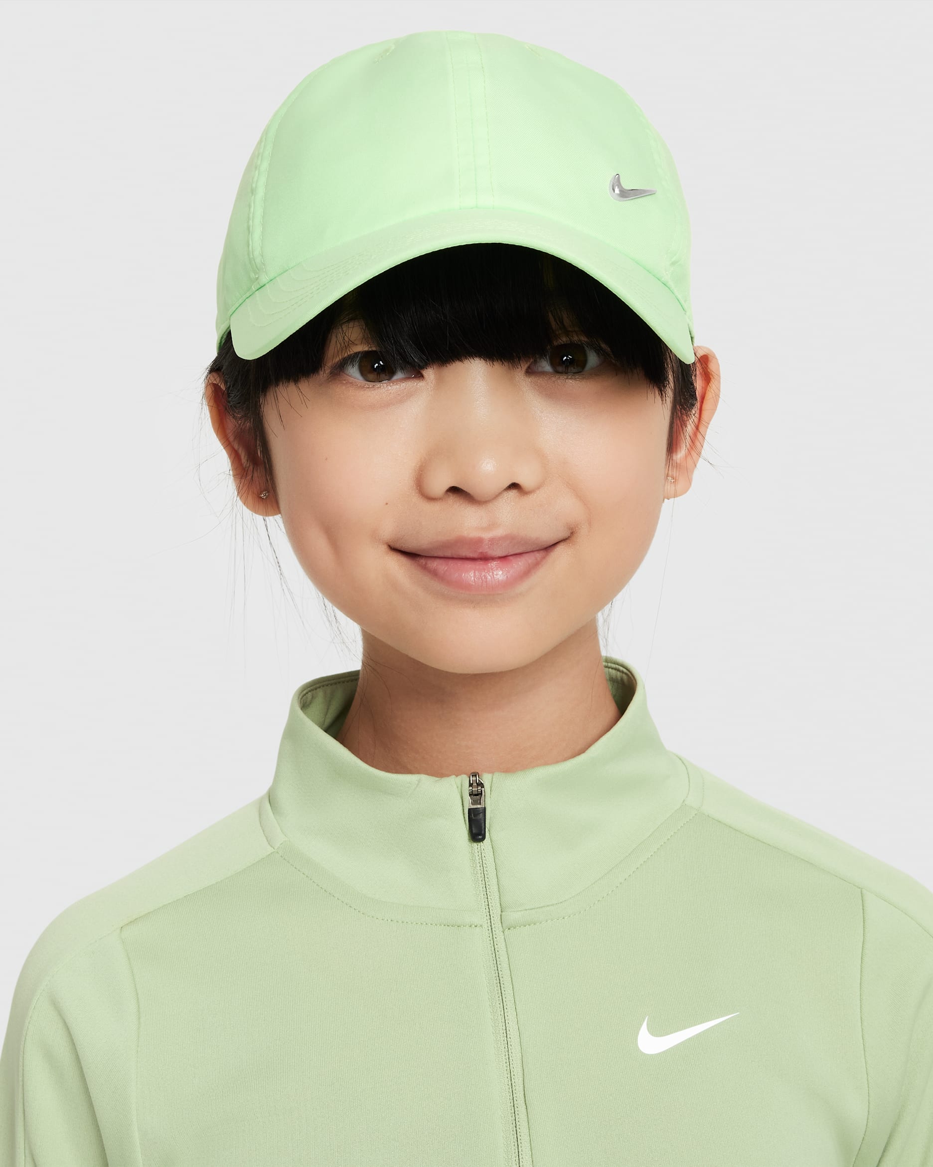 Nike Dri-FIT Club Kids' Unstructured Metal Swoosh Cap - Vapour Green/Metallic Silver