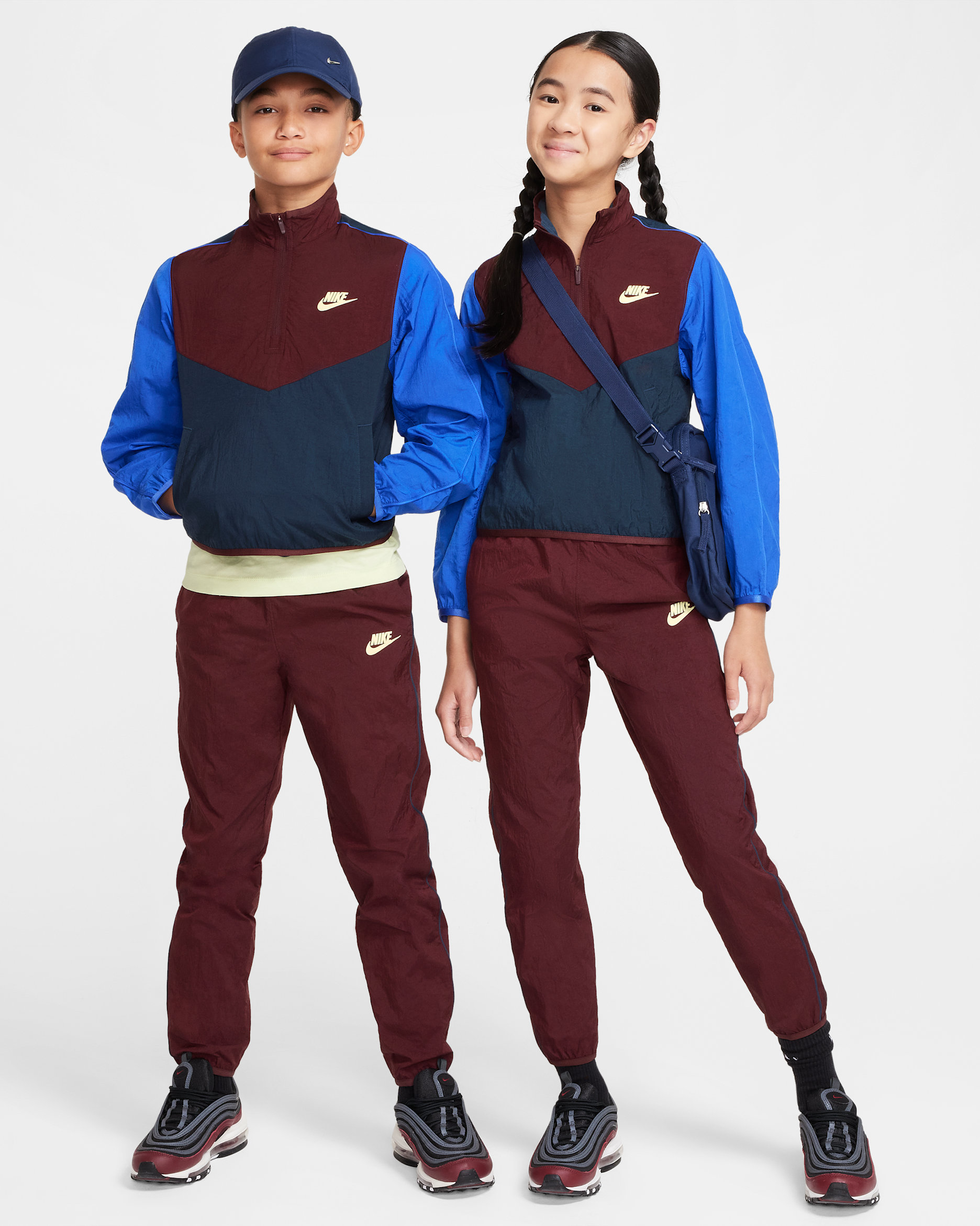 ナイキ スポーツウェア ジュニアトラックスーツ - バーガンディクラッシュ/アーモリーネイビー/ゲームロイヤル/ライムアイス