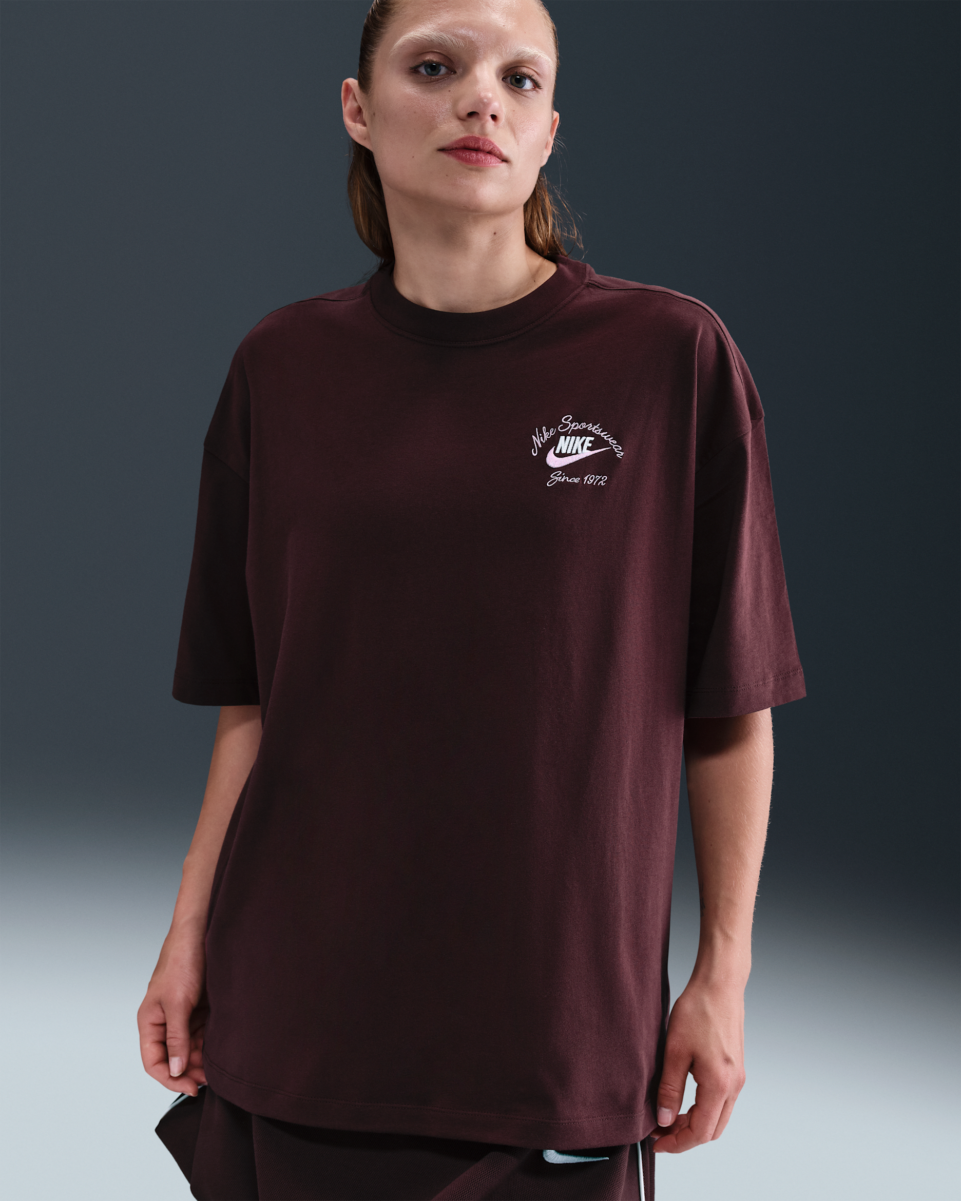 Nike Sportswear Women's Oversized T-Shirt - Burgundy Crush