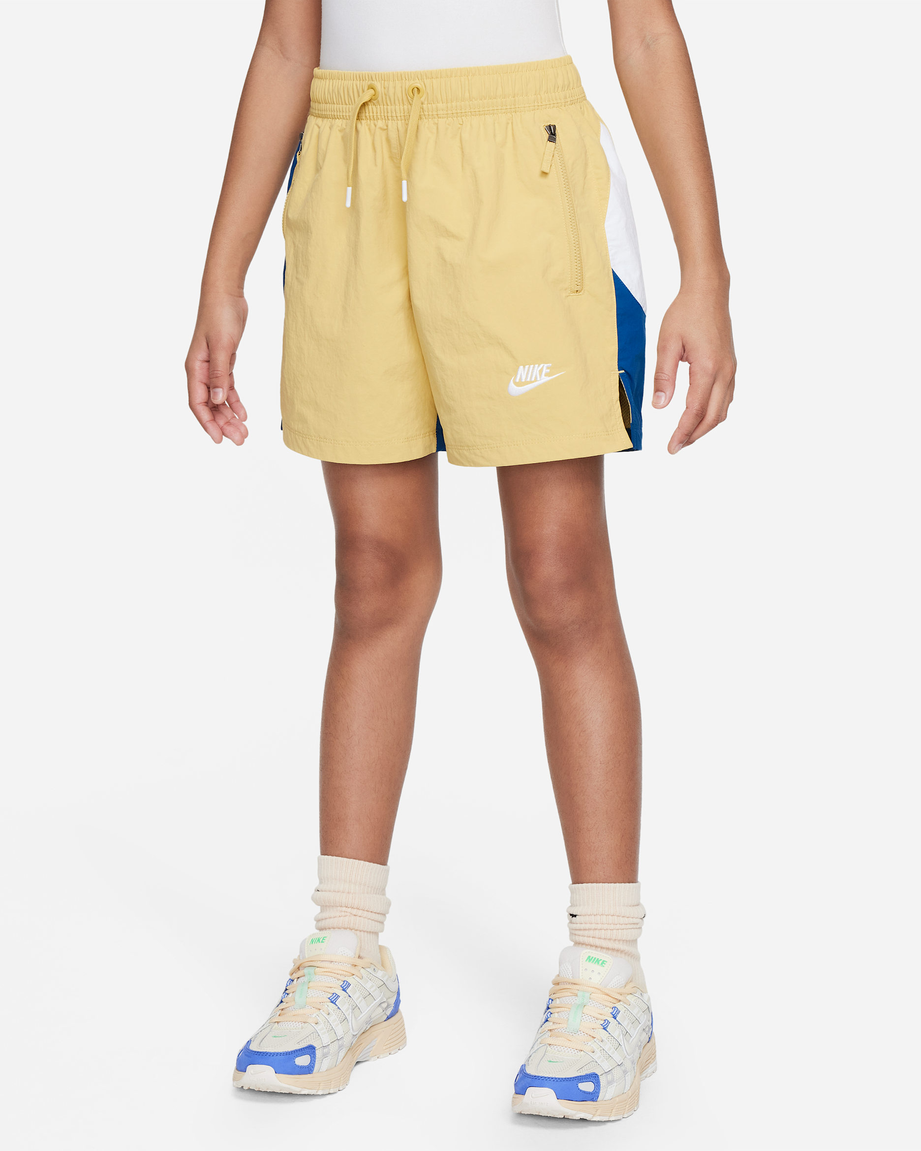 Nike Sportswear Amplify Older Kids' Woven Shorts - Saturn Gold/Court Blue/White