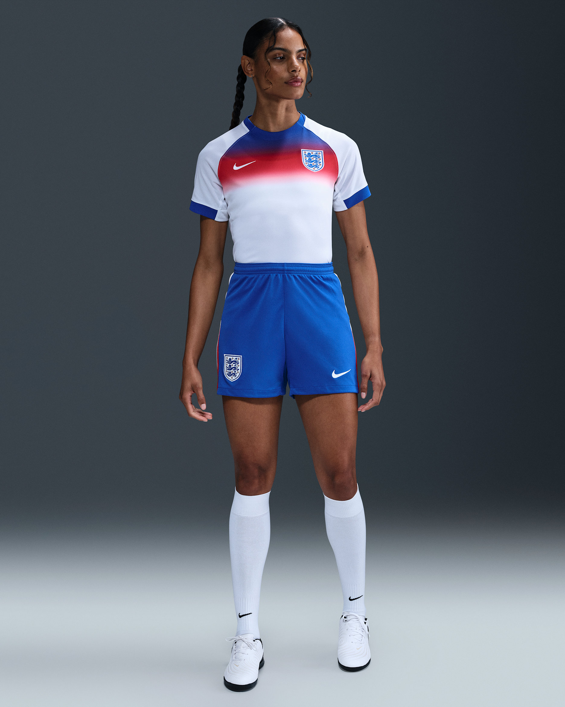 England 2025/26 Stadium Home Nike Replika-Fußballshorts mit Dri-FIT-Technologie (Damen) - Hyper Royal/Weiß/Challenge Red/Weiß