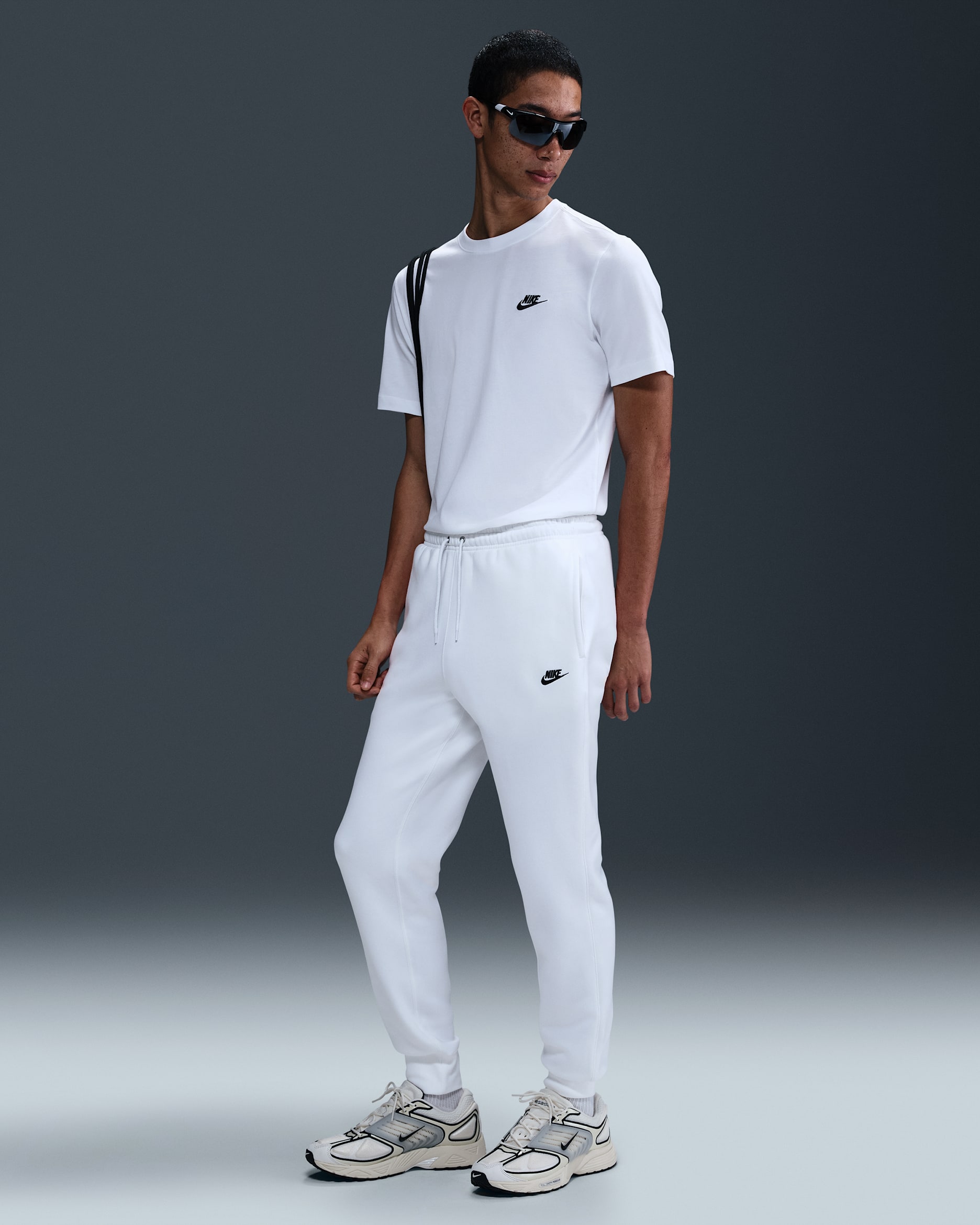 Nike Club joggingbroek voor heren - Wit/Wit/Zwart