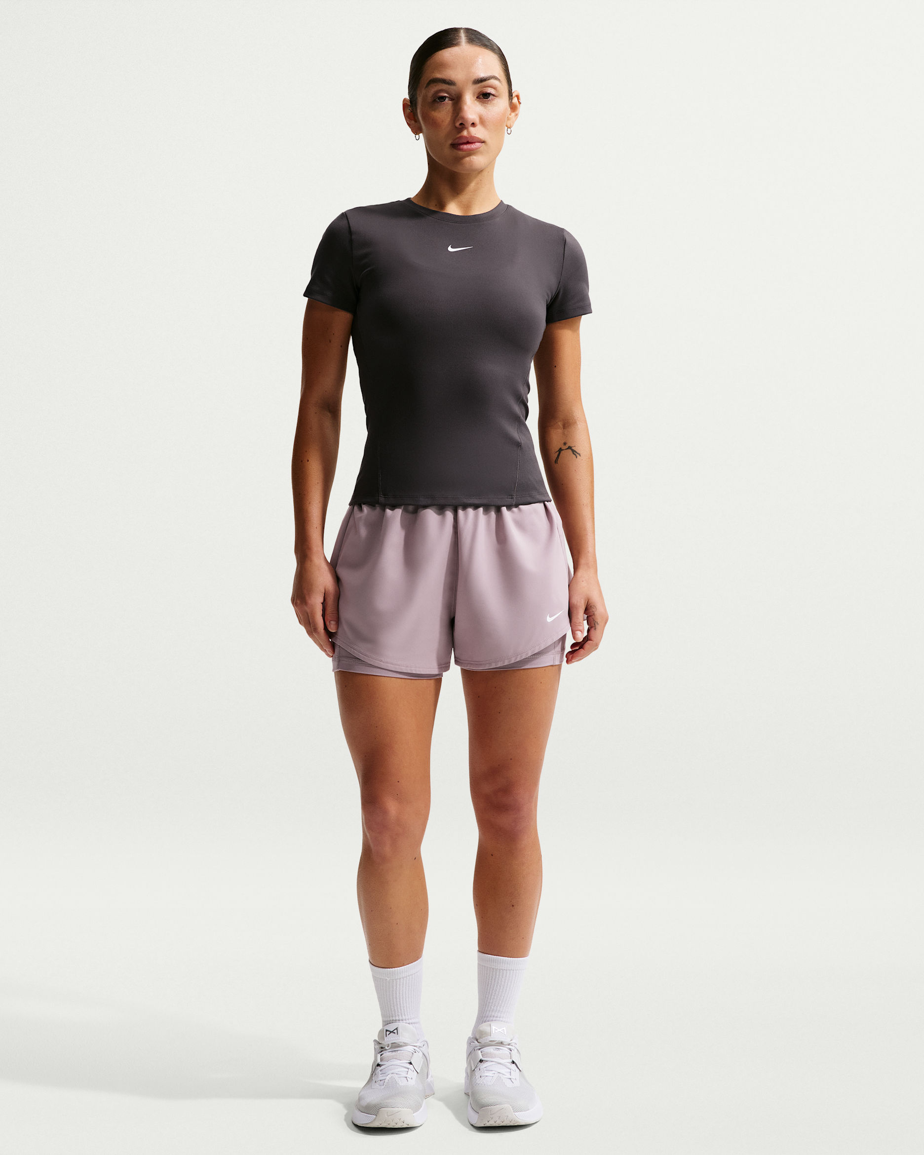 Nike One Dri-FIT 2-in-1-Shorts mit hohem Taillenbund für Damen (ca. 7,5 cm) - Light Violet Ore/Weiß