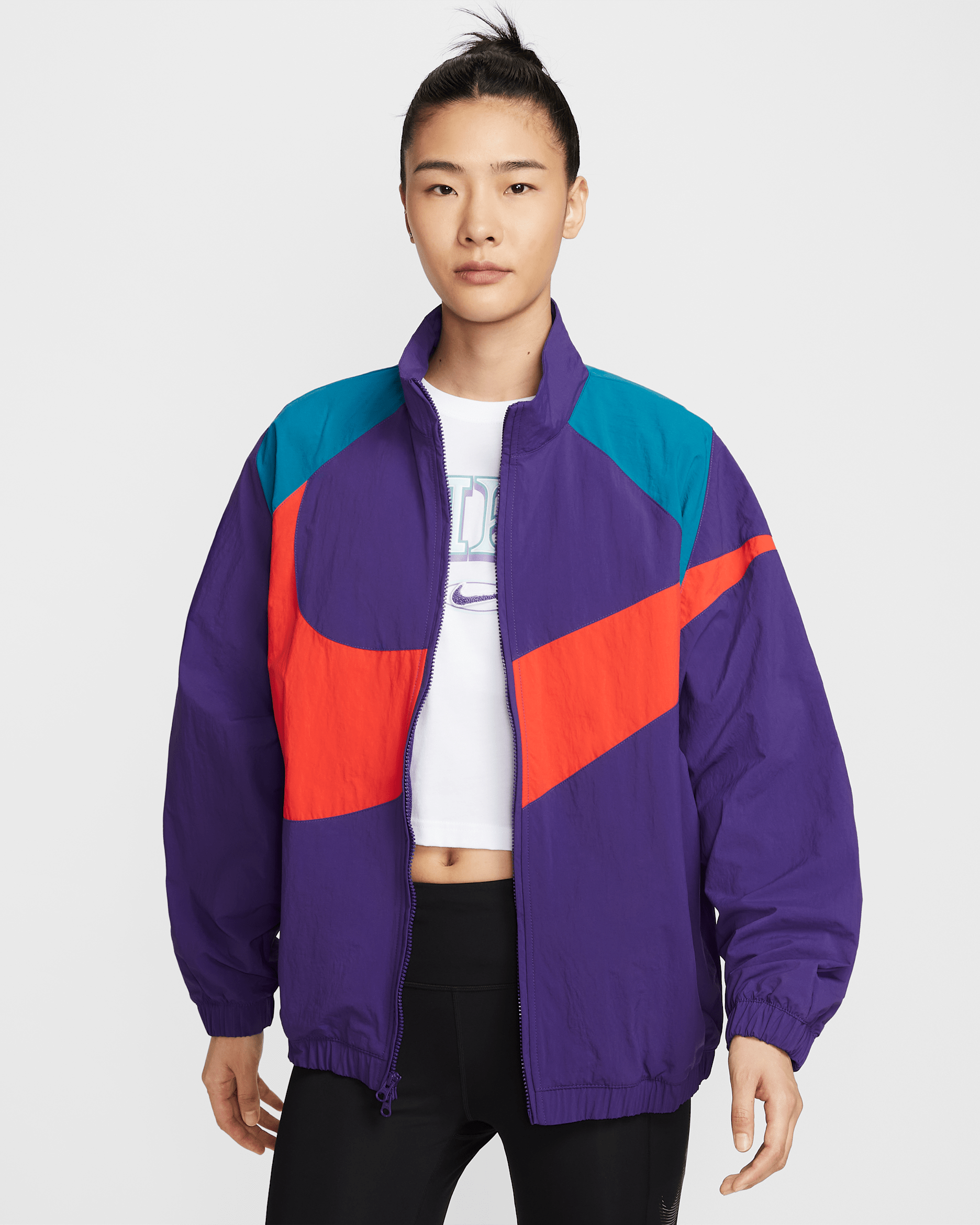 เสื้อแจ็คเก็ตแบบทอขนาดโอเวอร์ไซส์ผู้หญิง Nike Sportswear - Court Purple/Green Abyss/Picante Red