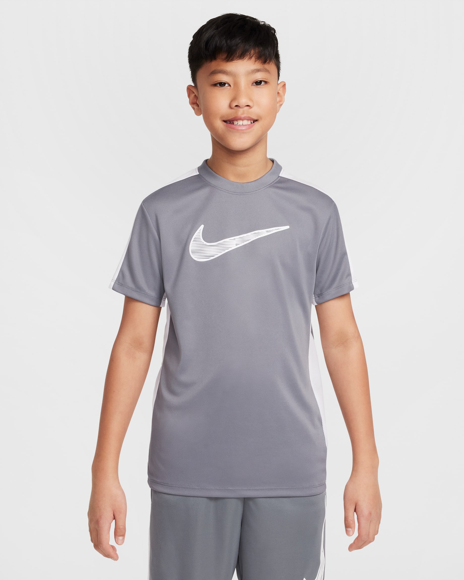 Playera de manga corta Dri-FIT para niños talla grande Nike Trophy23 - Gris humo/Blanco/Blanco
