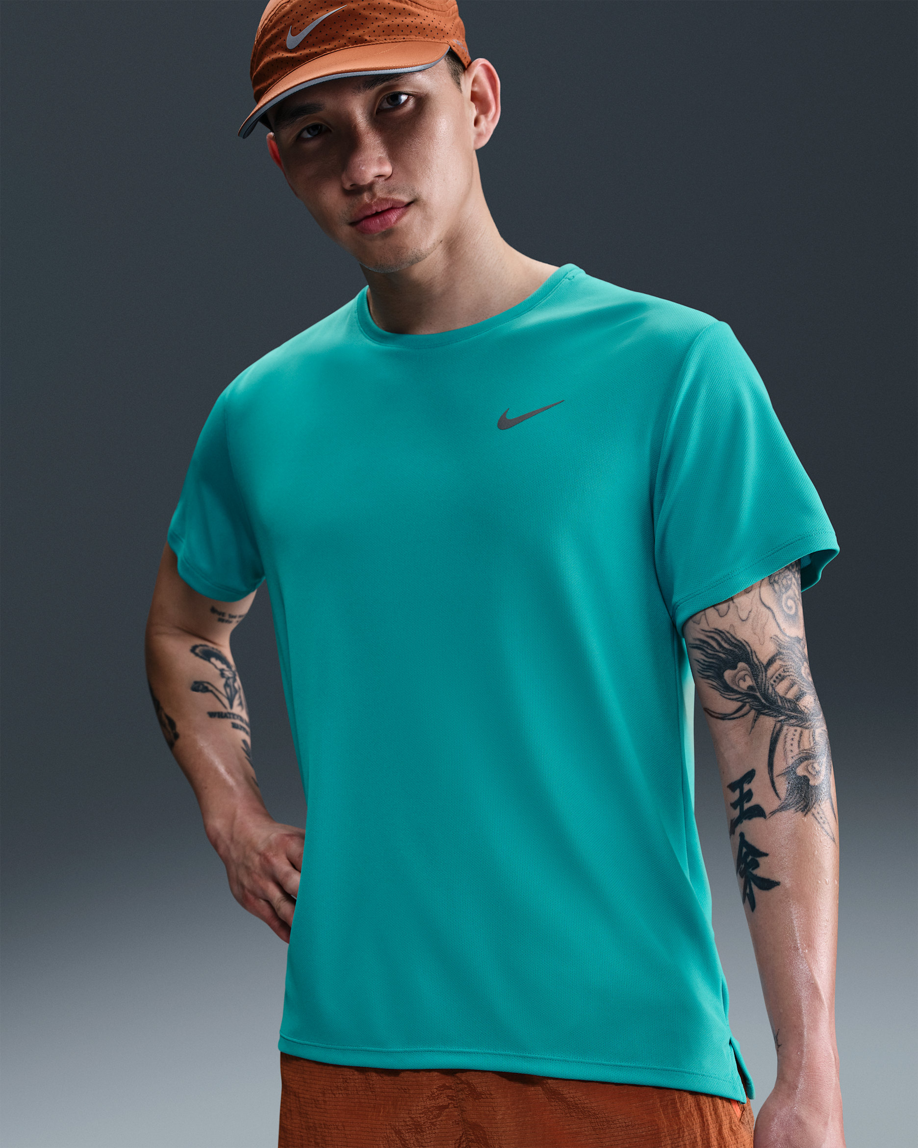 나이키 드라이 핏 UV 마일러 남성 반팔 러닝 탑 - 더스티 캑터스