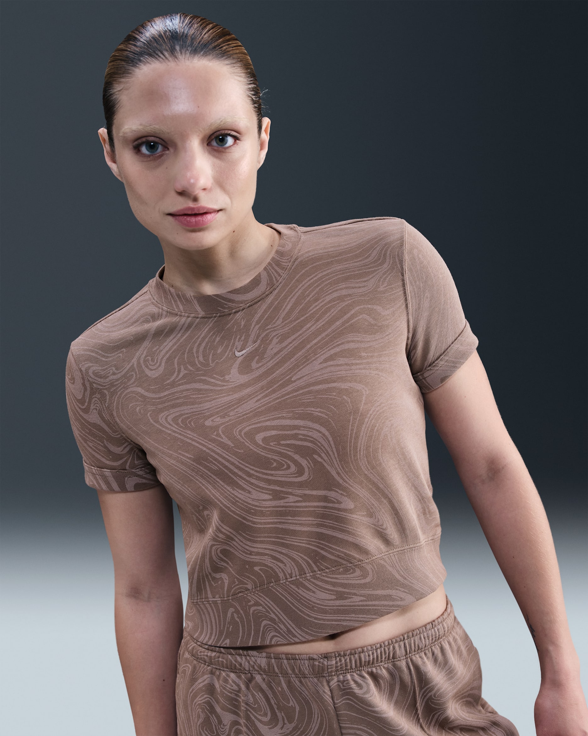 Playera de manga corta de French Terry estampada para mujer Nike Sportswear Chill Terry - Marrón visón/Marrón visón