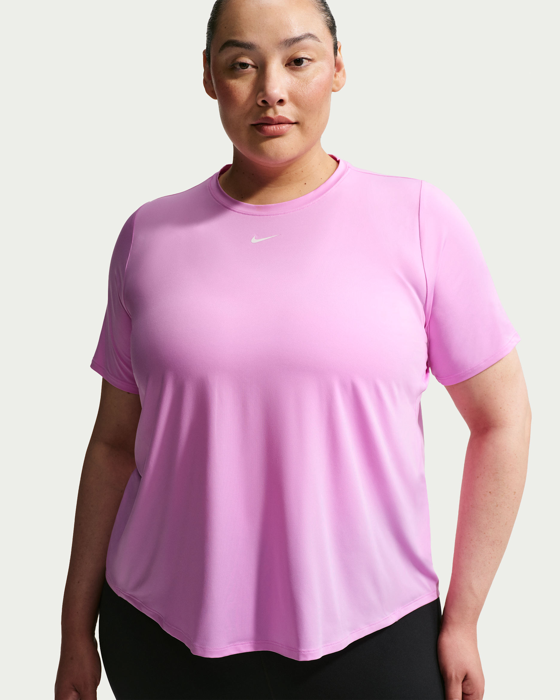 Nike One Classic Camiseta de manga corta Dri-FIT (Talla grande) - Mujer - Magenta claro/Blanco