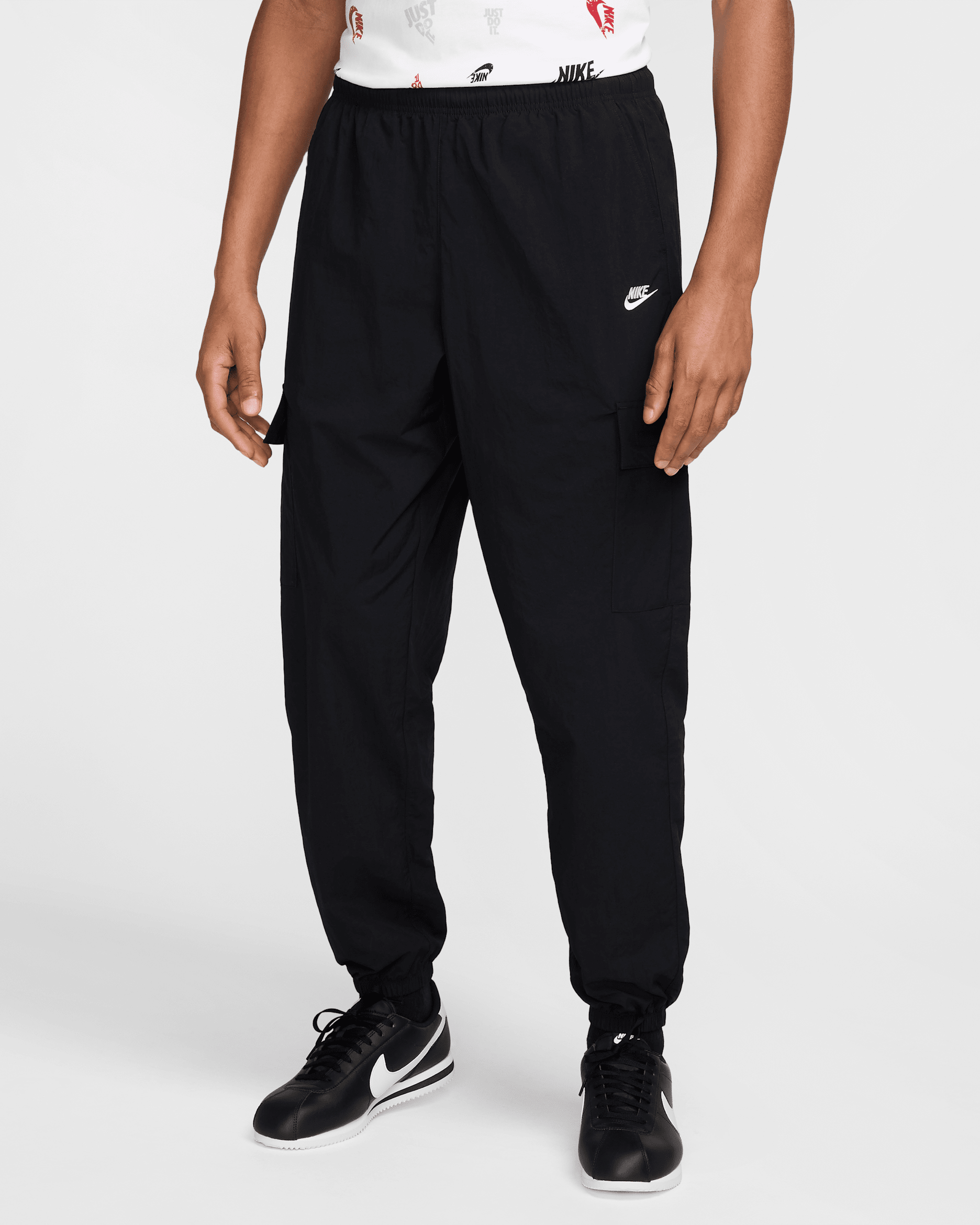Ανδρικό υφαντό cargo παντελόνι Nike Club - Μαύρο/Λευκό