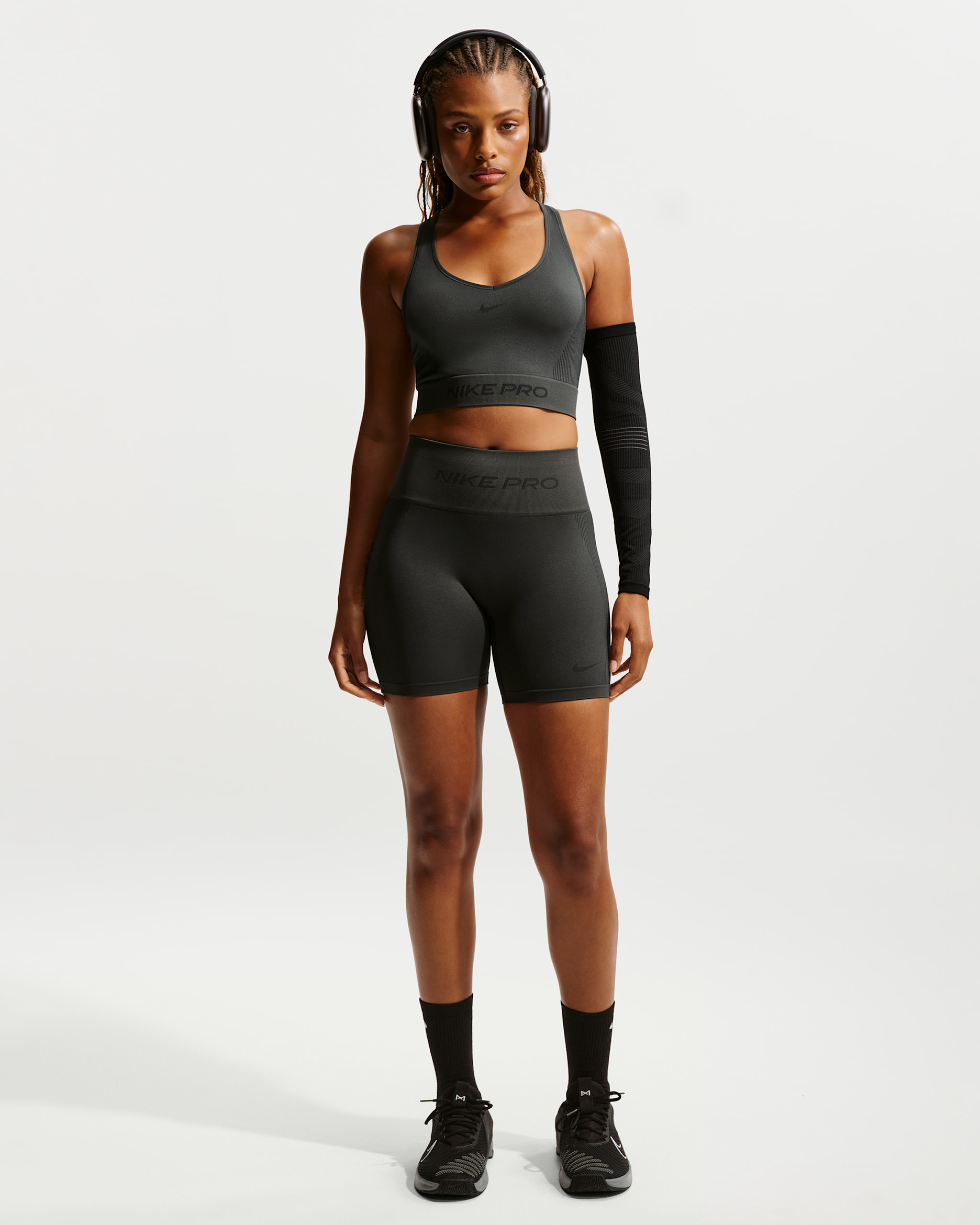 Shorts de ciclismo Dri-FIT de tiro alto de 13 cm para mujer Nike Pro Seamless - Gris humo oscuro
