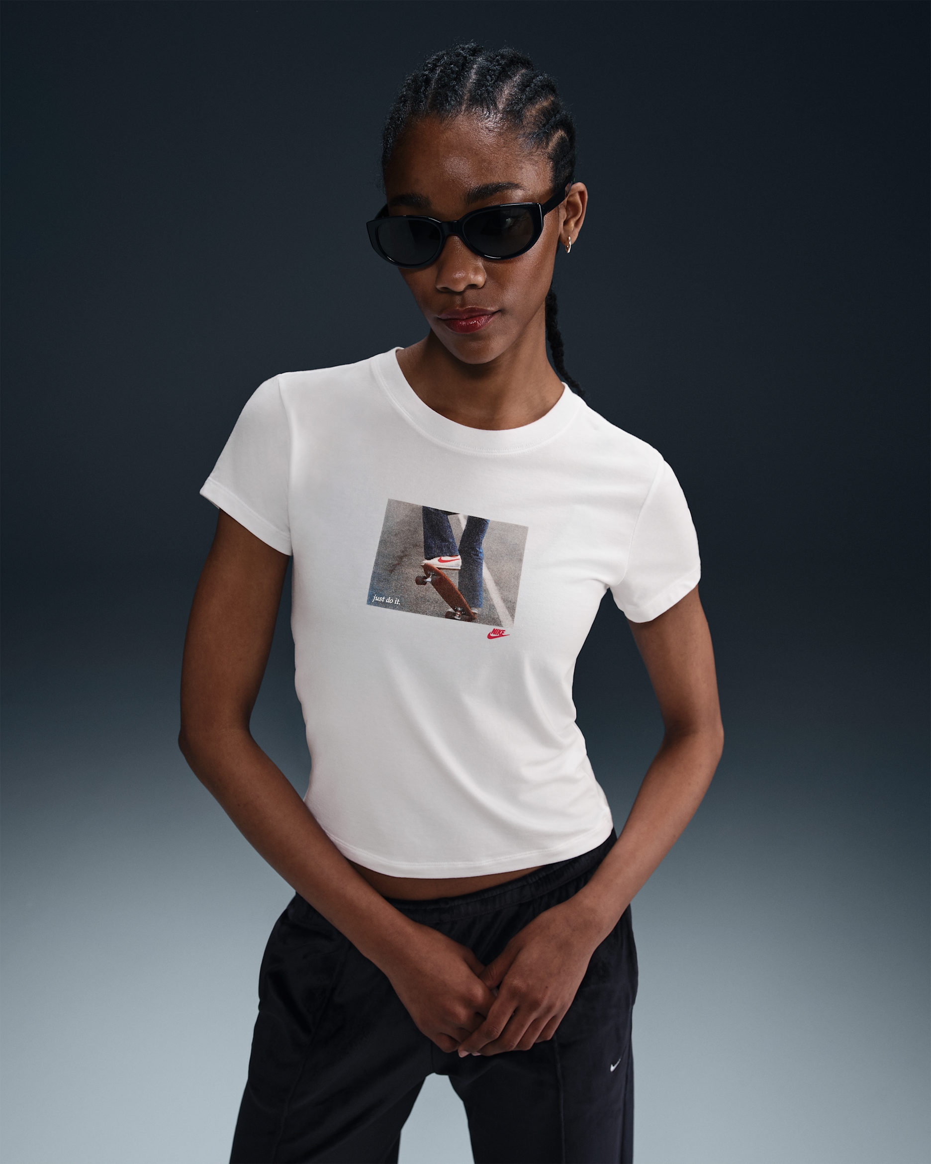 Playera slim cropped para mujer Nike Sportswear Chill Knit - Blanco