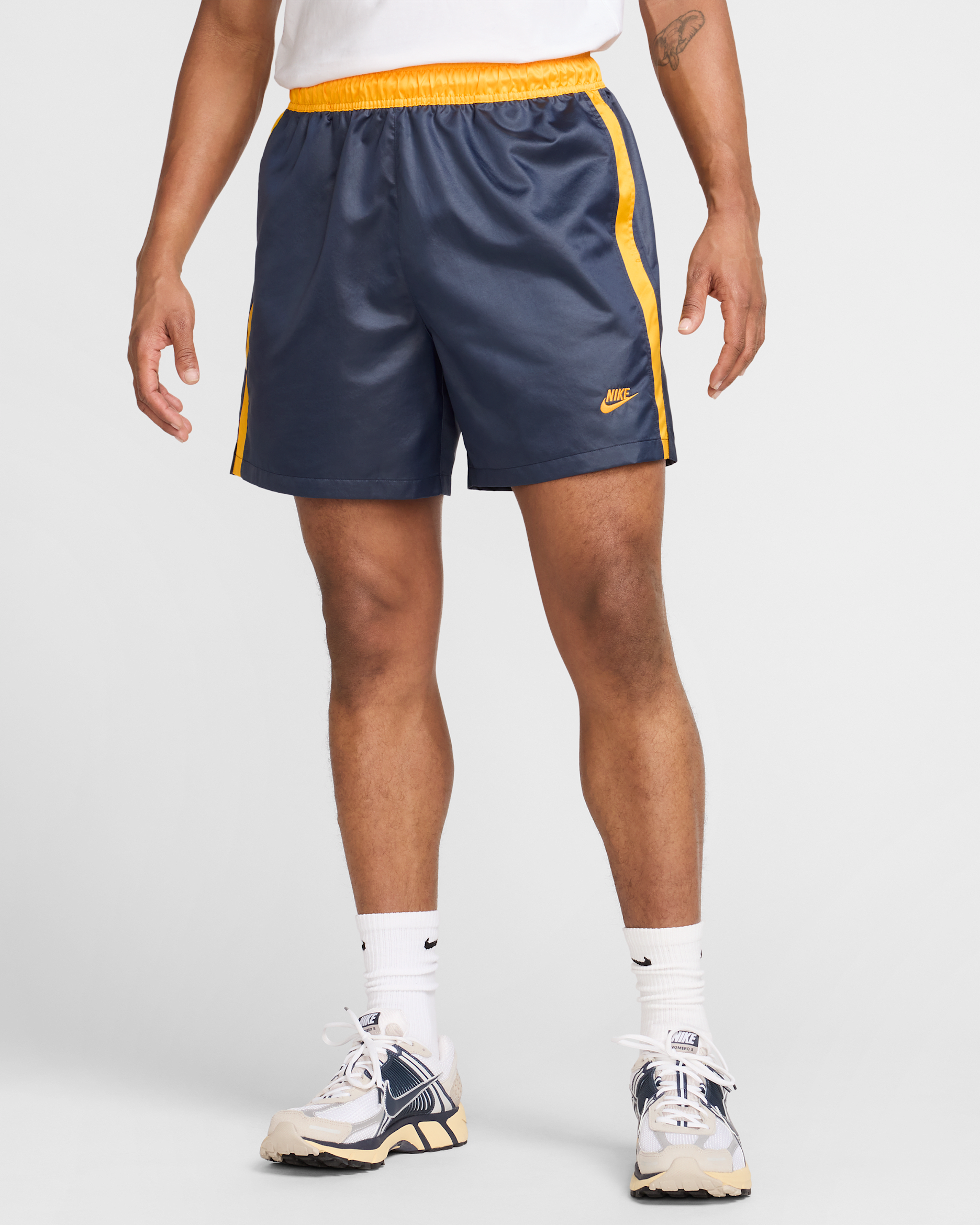 Nike Sportswear Club Men's Flow Football Shorts - Obsidian/University Gold/University Gold