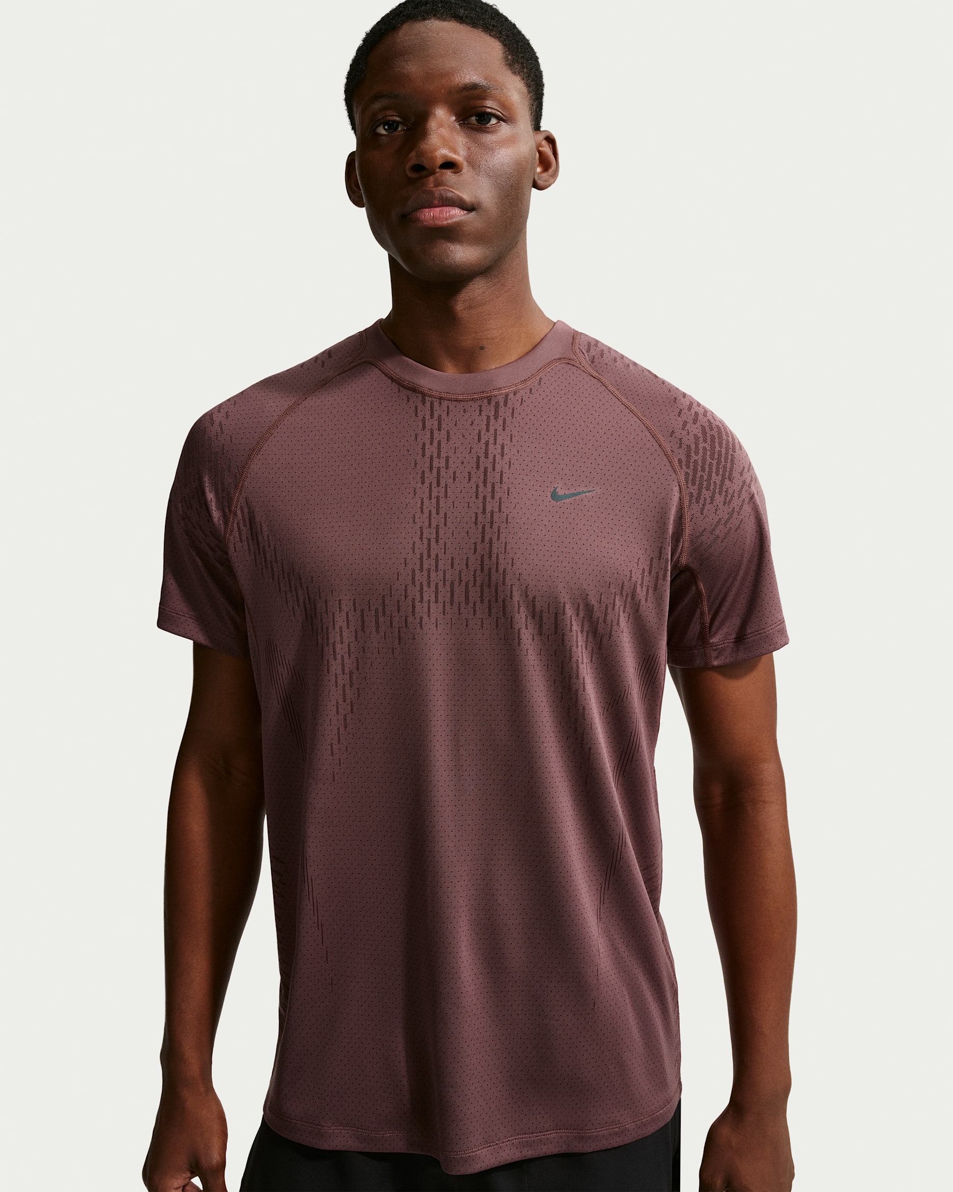 Ανδρική κοντομάνικη μπλούζα Dri-FIT ADV για τρέξιμο Nike Stride - Tattoo/Burgundy Crush