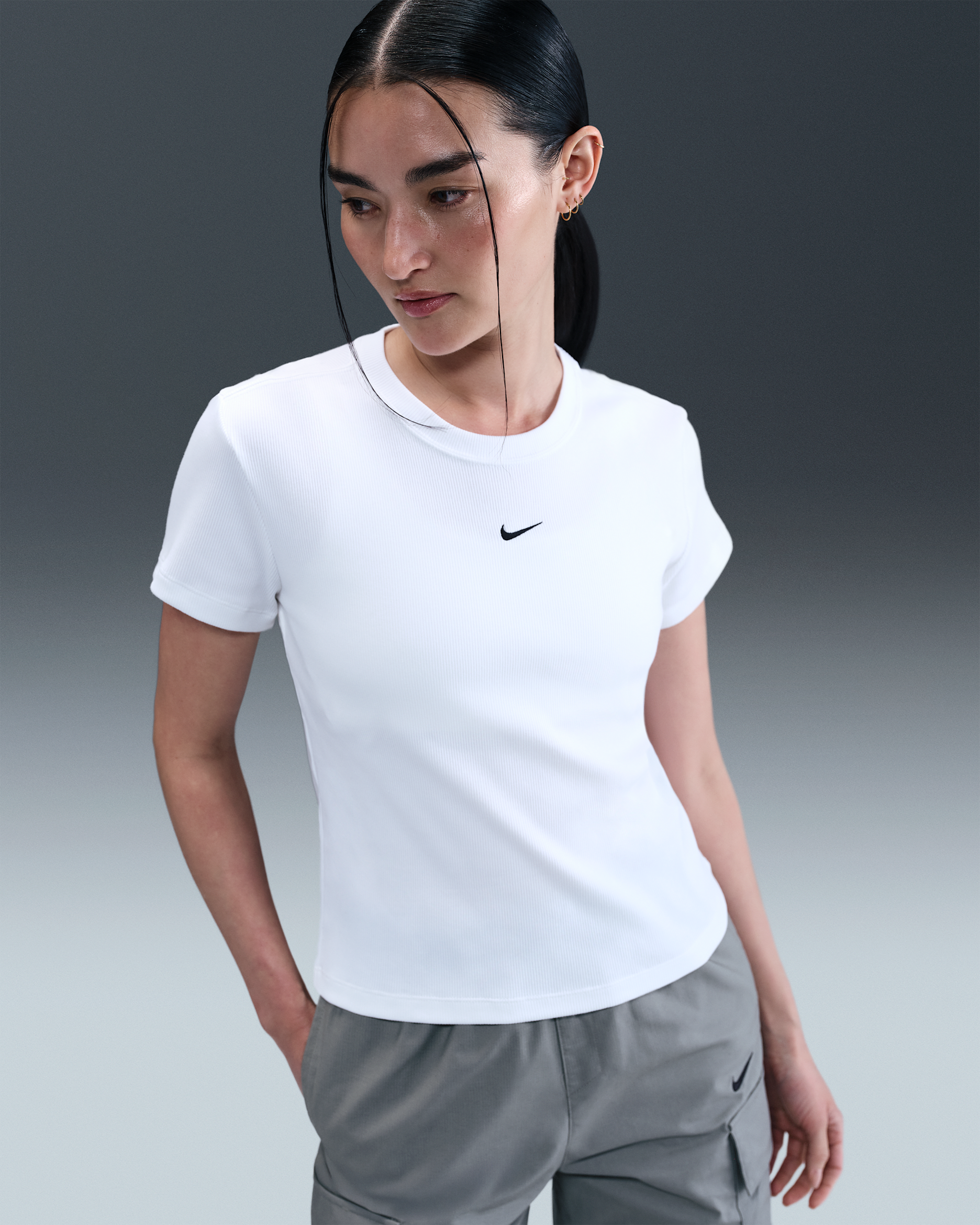 T-shirt aderente a costine a manica corta Nike Sportswear – Donna - Bianco