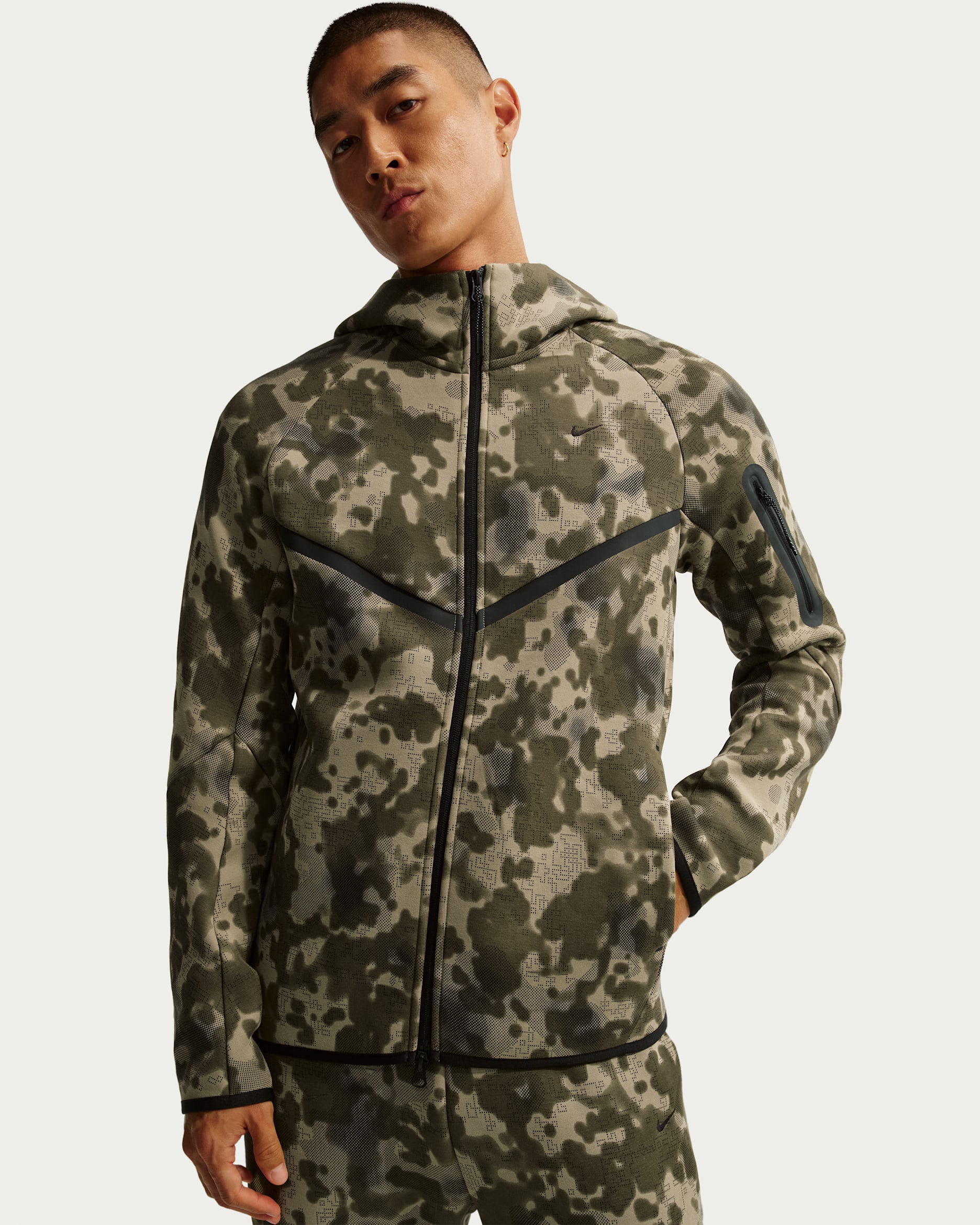 ナイキ テック メンズ フルジップ フリース カモ ウィンドランナー ジャケット - ニュートラルオリーブ/ブラック