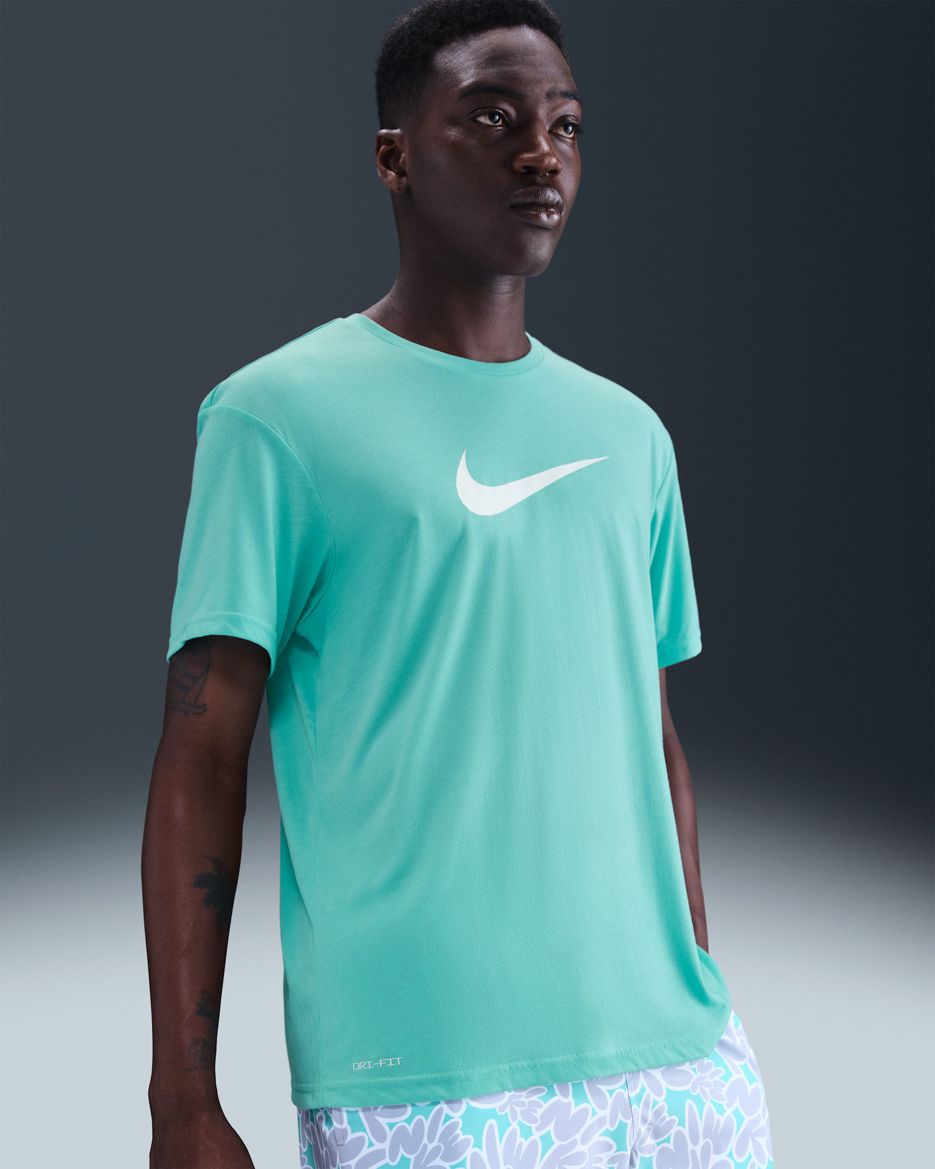 Playera de manga corta para hombre Nike Swim Hydroguard - Turquesa desteñido/Blanco