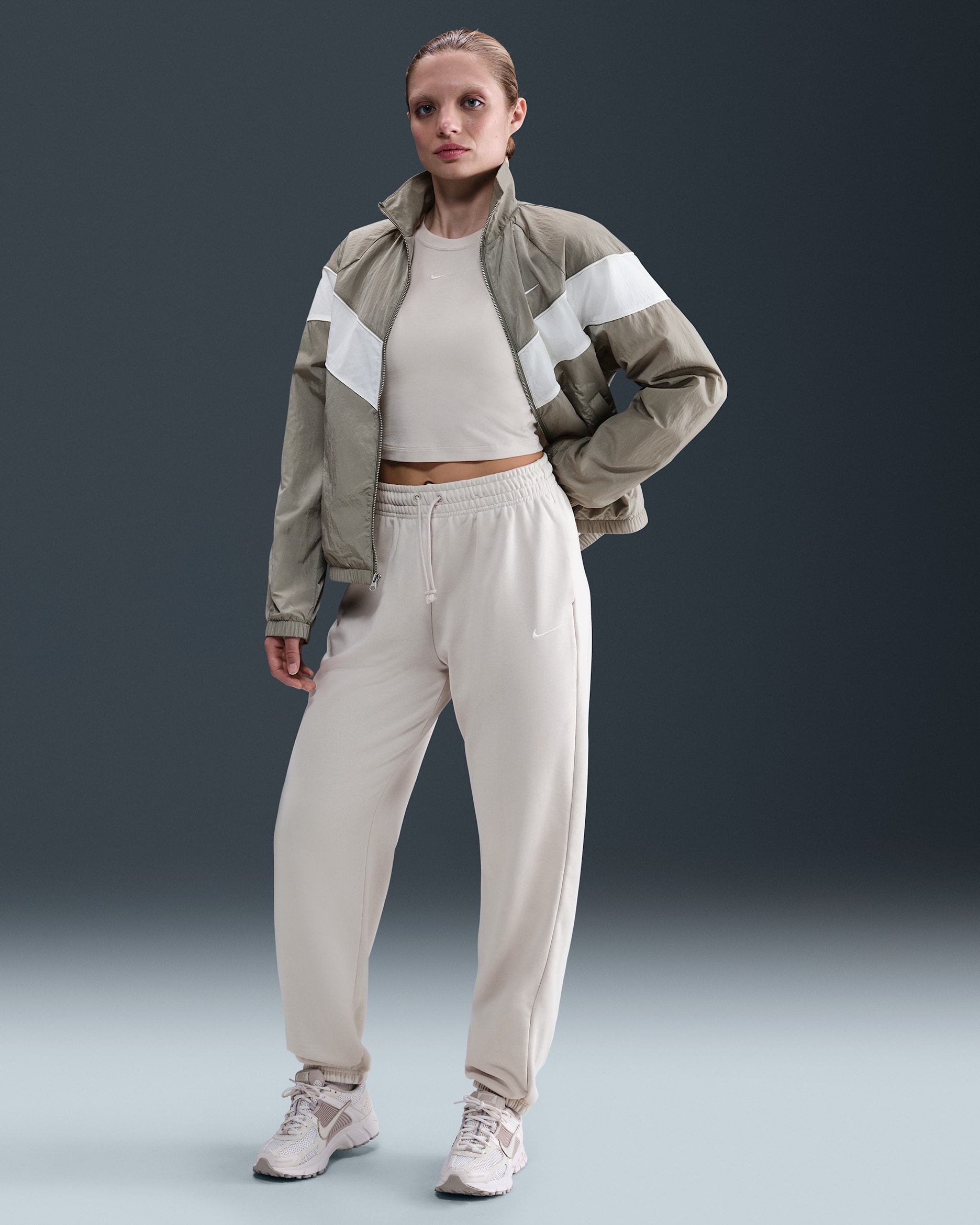 Pants de entrenamiento de French Terry oversized de tiro alto para mujer Nike Sportswear Phoenix Fleece - Marrón verdoso claro/Vela