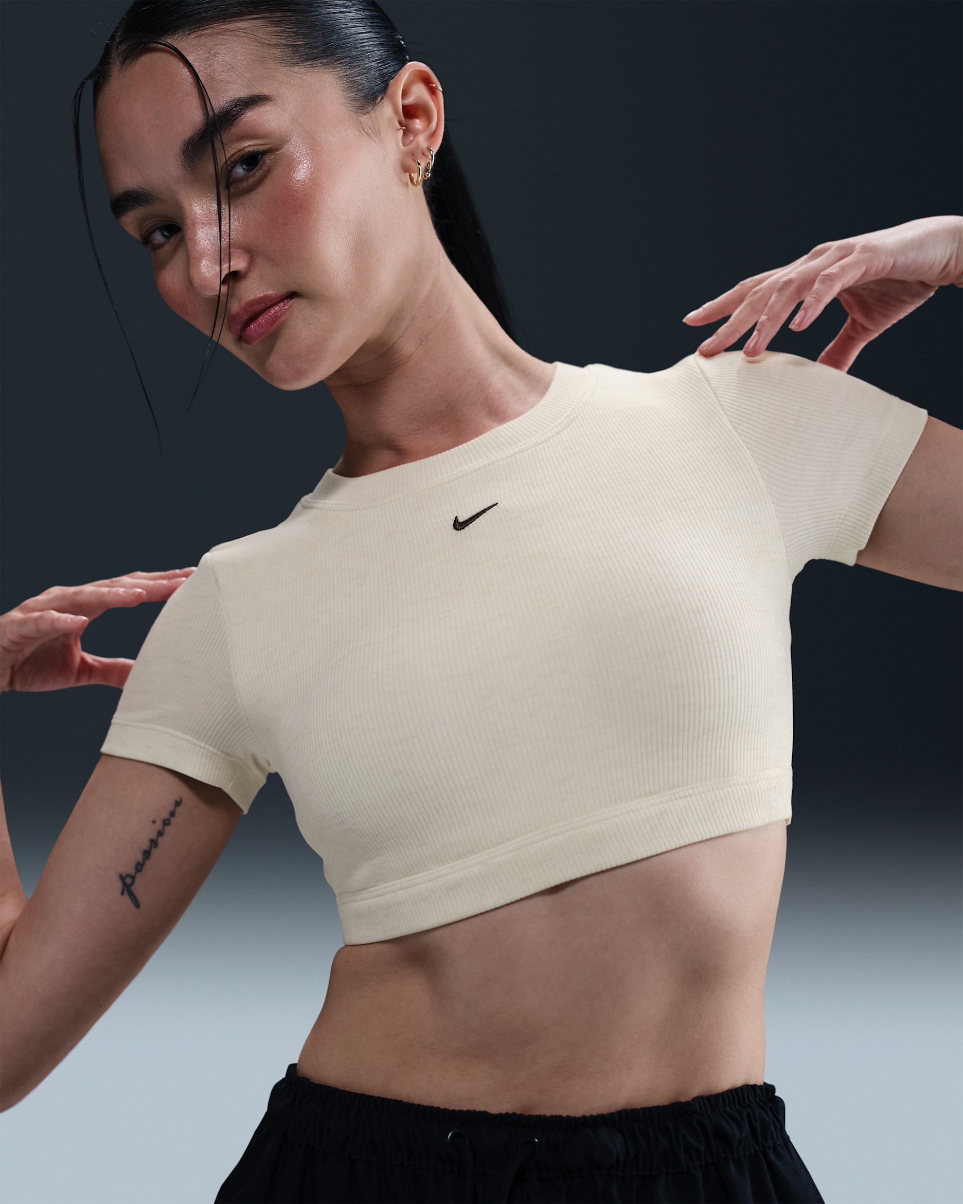 Nike Sportswear Classic Women's Light-Support Baby Tee Bra - Sail/Heather/Black