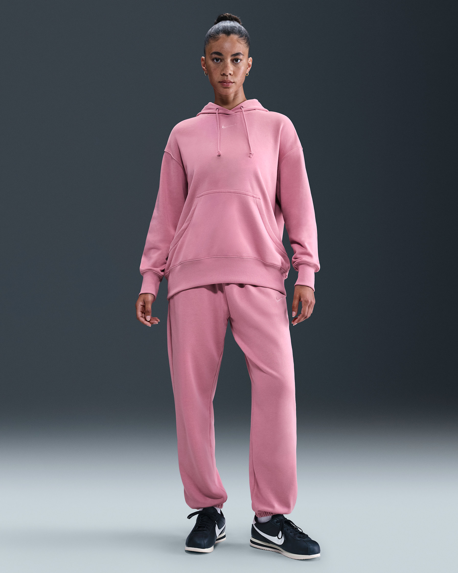Pants de entrenamiento de French Terry oversized de tiro alto para mujer Nike Sportswear Phoenix Fleece - Rosa elemental/Rosa elemental