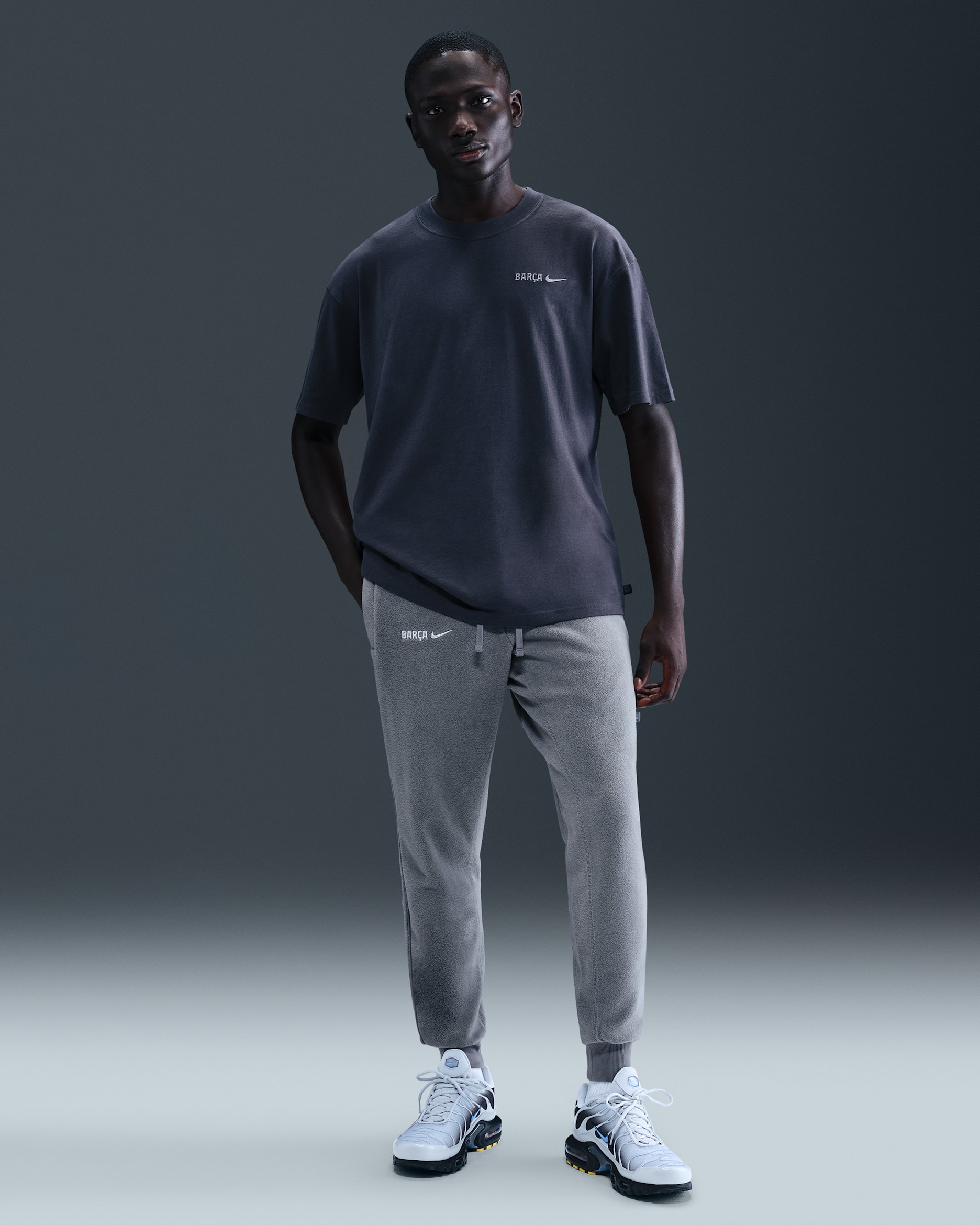 FC 바르셀로나 컬처 오브 풋볼 남성 나이키 써마 핏 윈터라이즈드 축구 팬츠 - 스모크 그레이/라이트 스모크 그레이