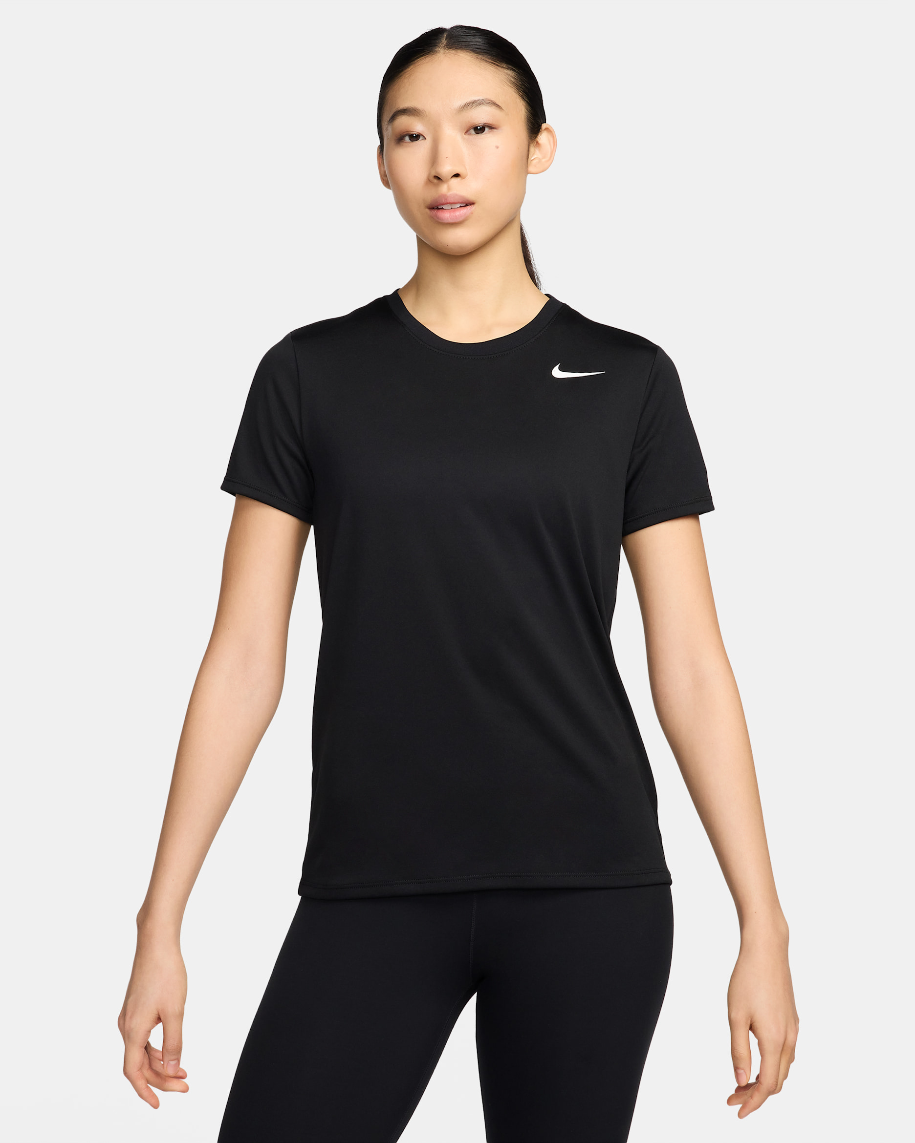 เสื้อยืดผู้หญิง Nike Dri-FIT - ดำ/ขาว
