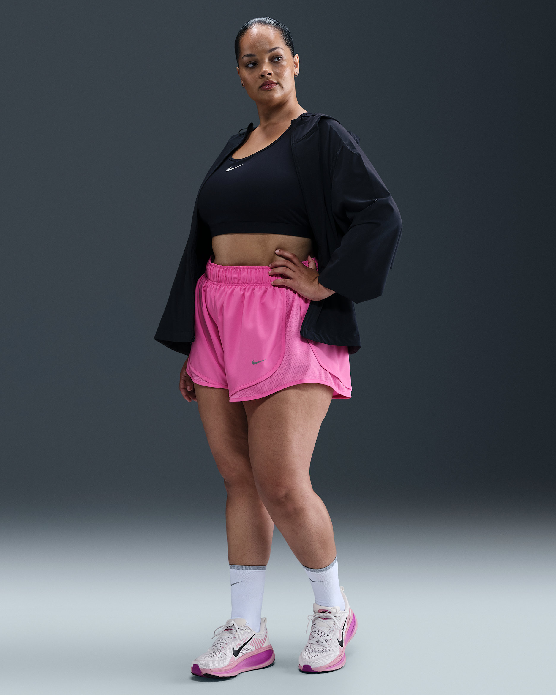 Shorts de correr Dri-FIT de tiro medio de 7 cm con forro de ropa interior para mujer (talla grande) Nike Tempo - Rosa alegre/Rosa alegre/Rosa alegre