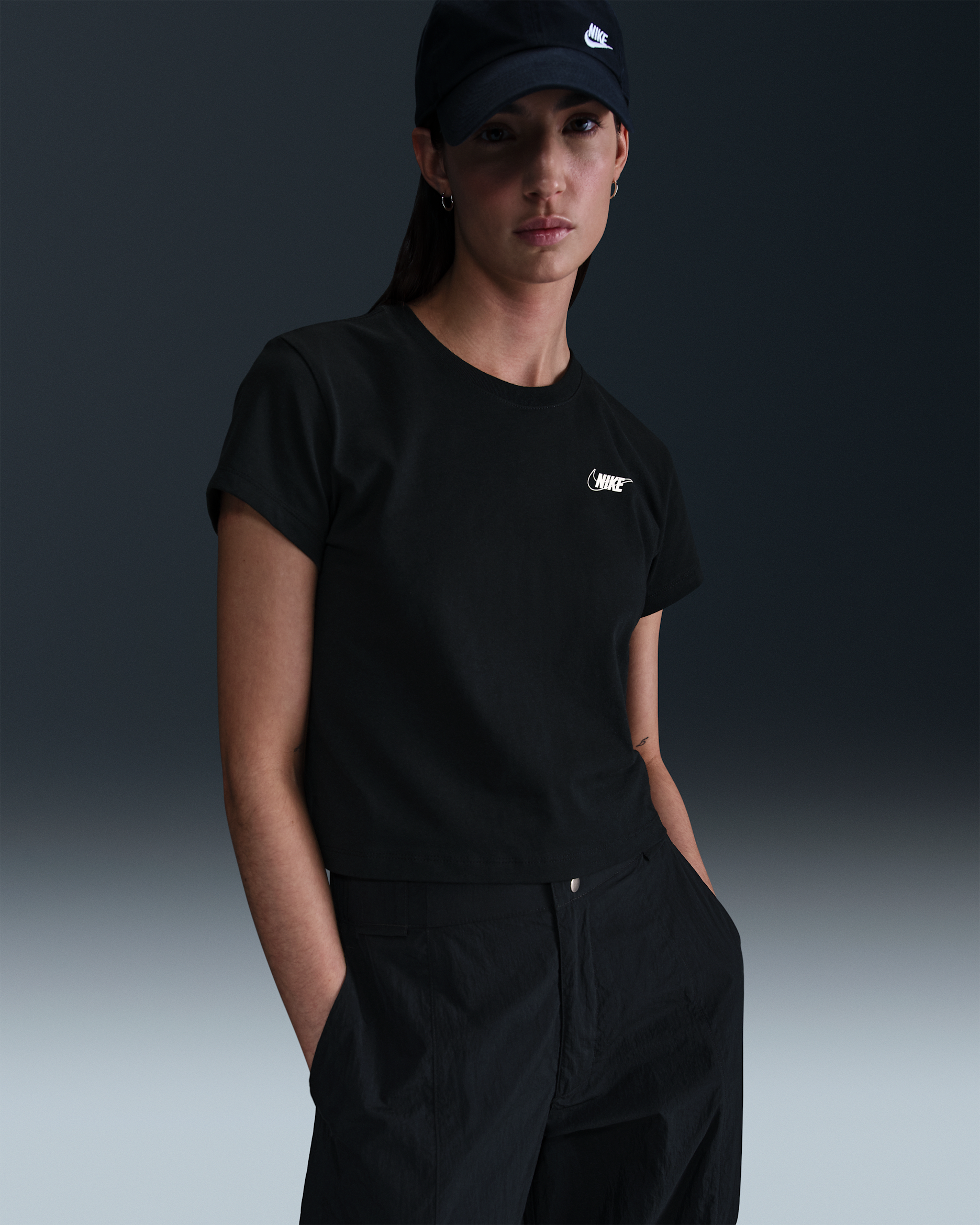 Nike Sportswear Club Women's Short-Sleeve Cropped Graphic T-Shirt - Black