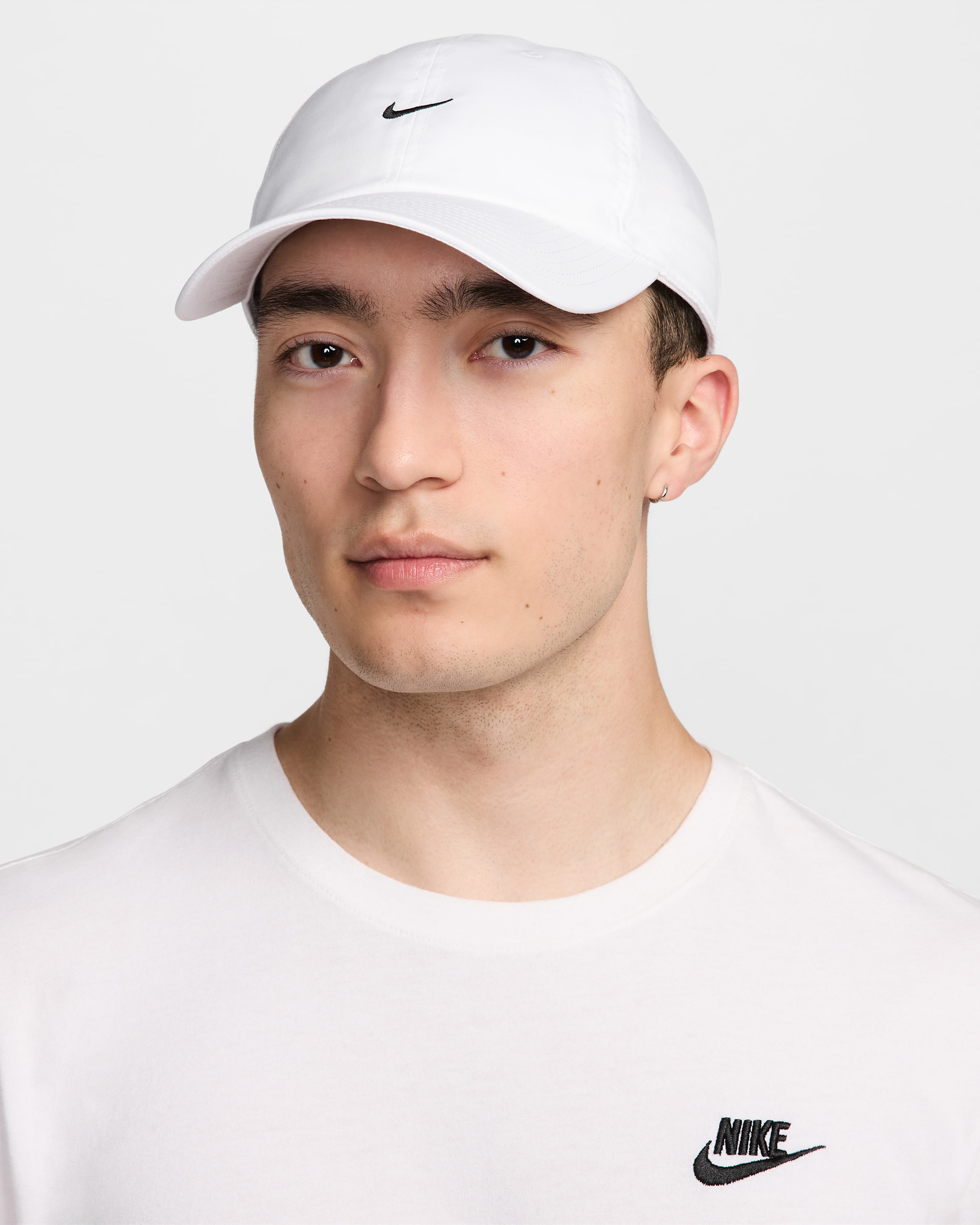 나이키 클럽 캡 언스트럭처 스우시 캡 - 화이트/블랙