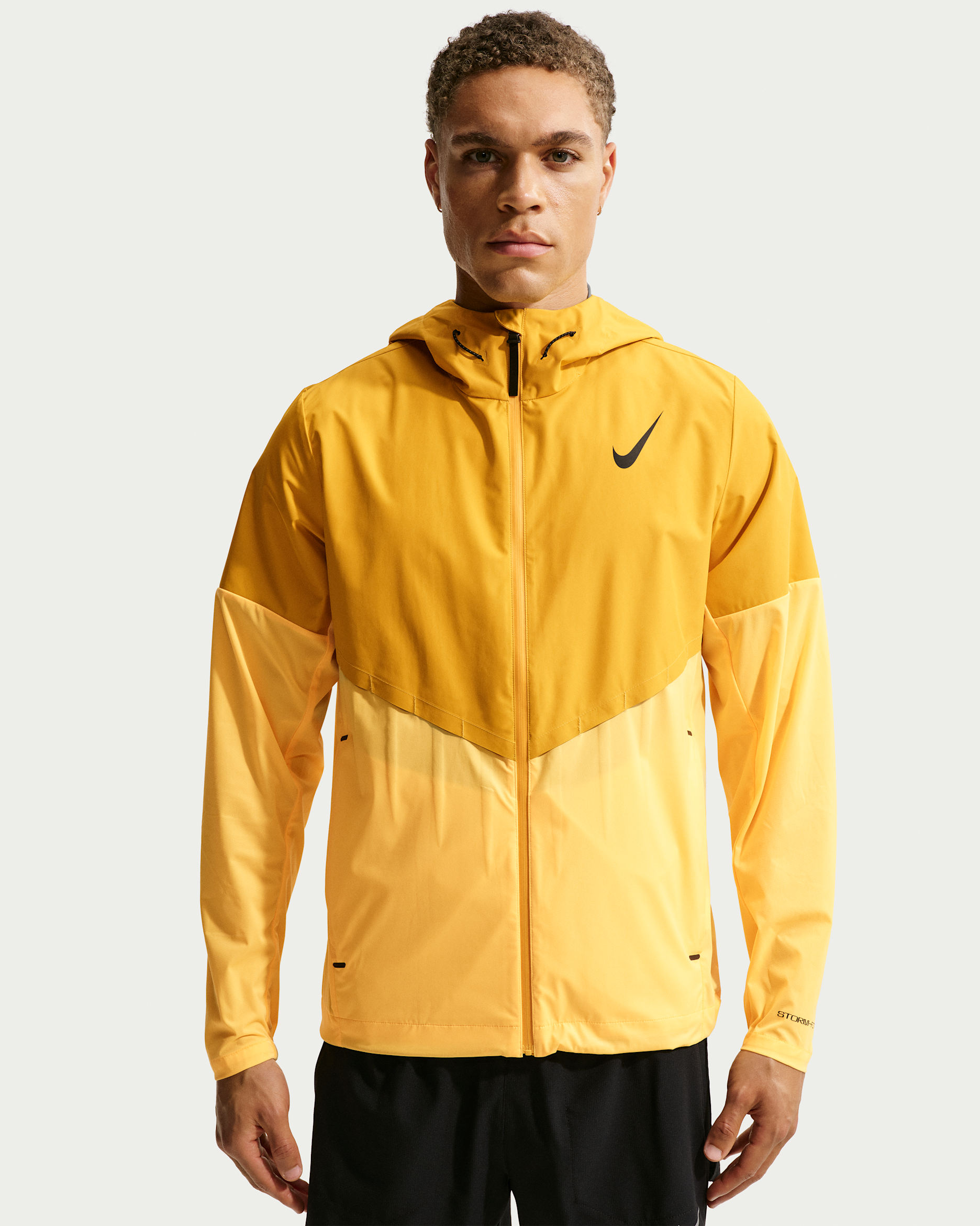 Veste de running Storm-FIT Aerogami Nike AeroSwift pour homme - University Gold/Citron Pulse/Noir