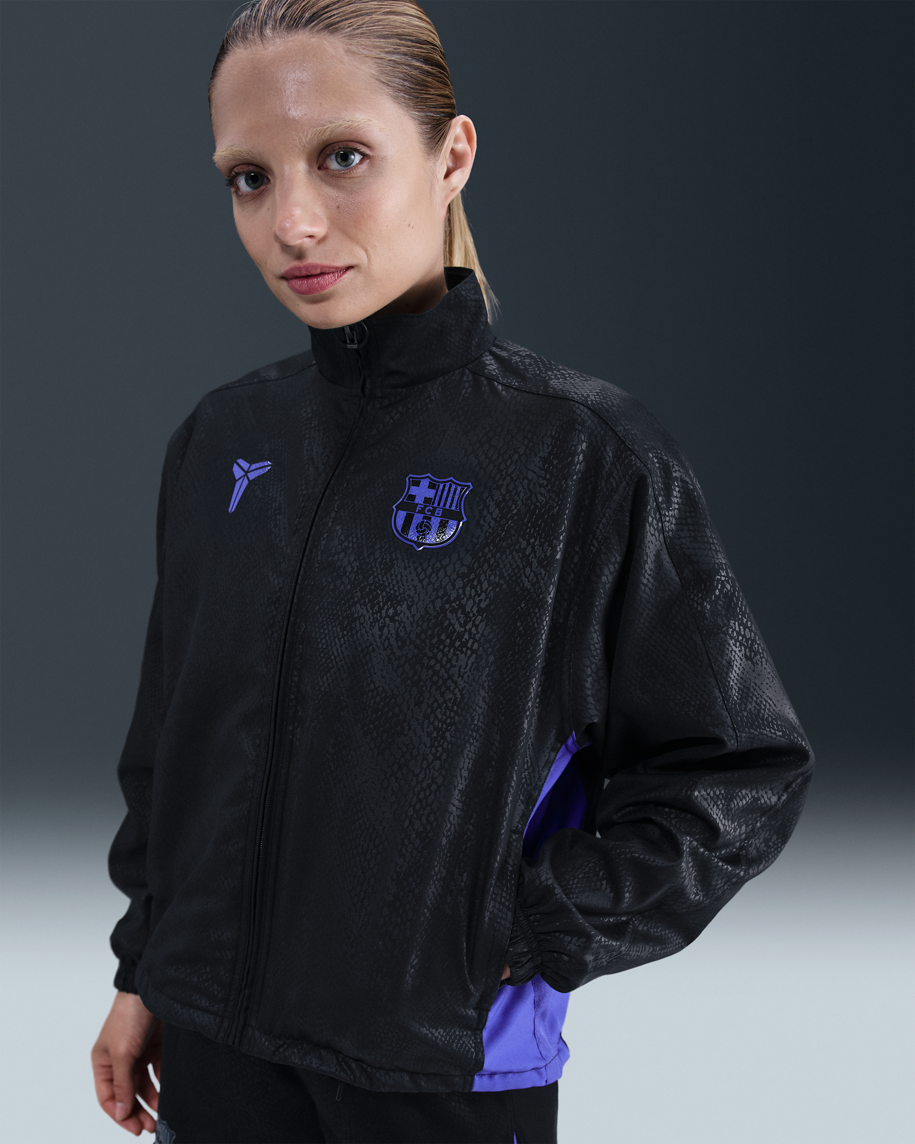 Segunda equipación FC Barcelona Chaqueta deportiva de fútbol con estampado Kobe - Mujer - Negro/Persian Violet/Persian Violet
