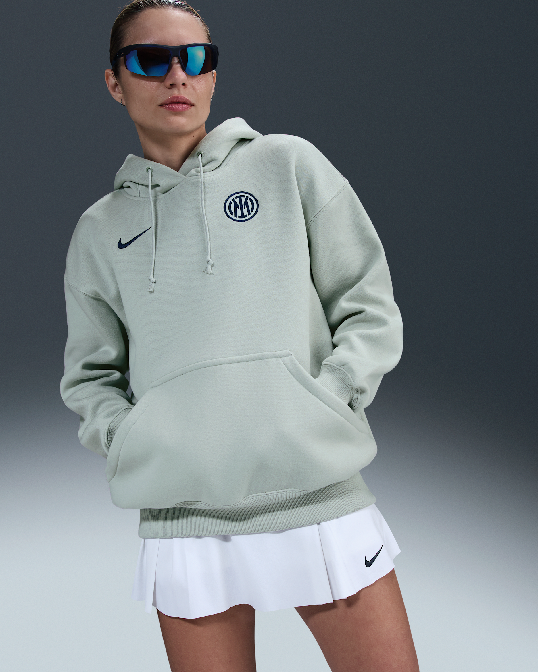 Inter Milan Phoenix Fleece Nike Football Bol Kesimli Kapüşonlu Kadın Sweatshirt'ü - Grey Haze/Blue Void