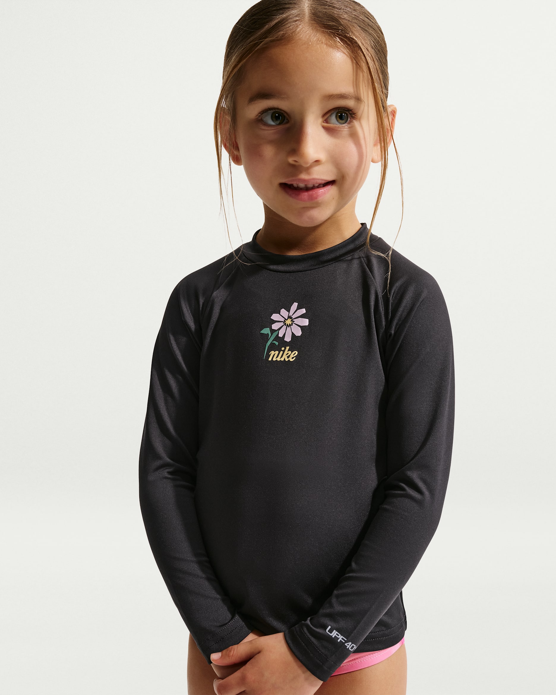 Playera de manga larga Dri-FIT UV para niña talla pequeña Nike Swim Hydroguard - Negro/Espuma rosa
